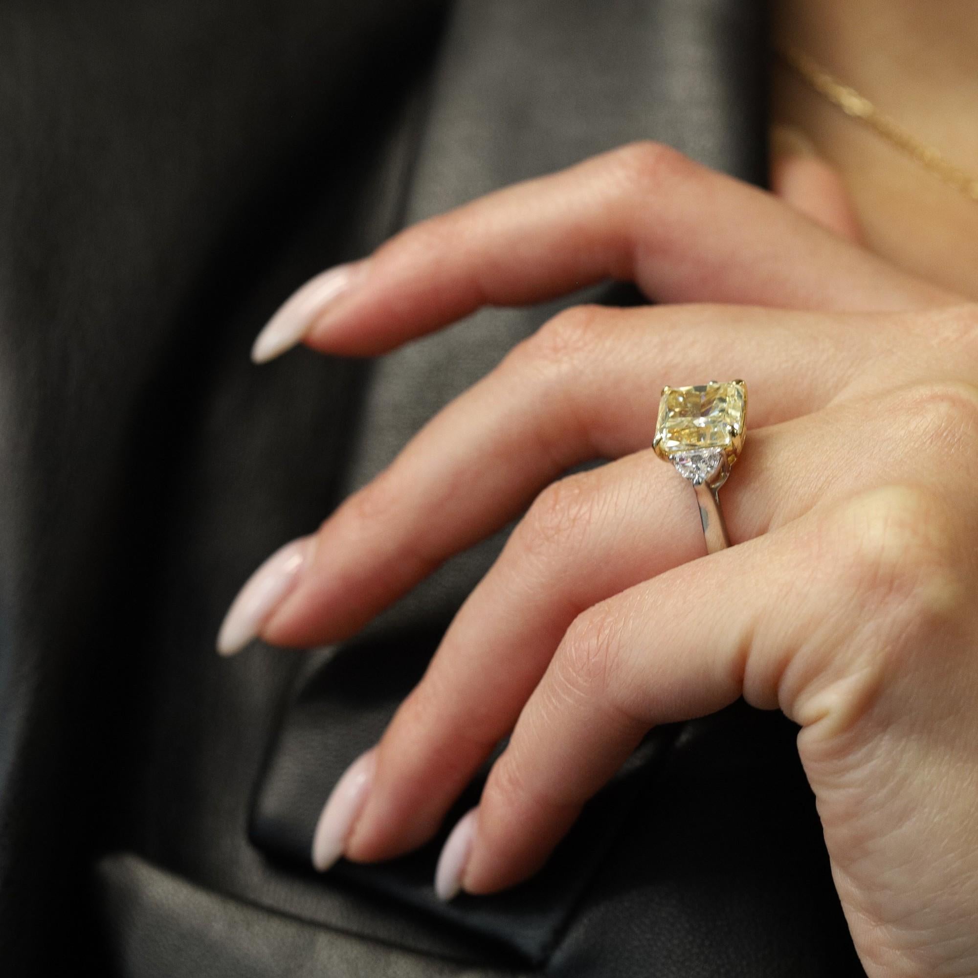 Bague diamant jaune clair taille princesse Platine Or jaune 18K 5,36cts en vente 2