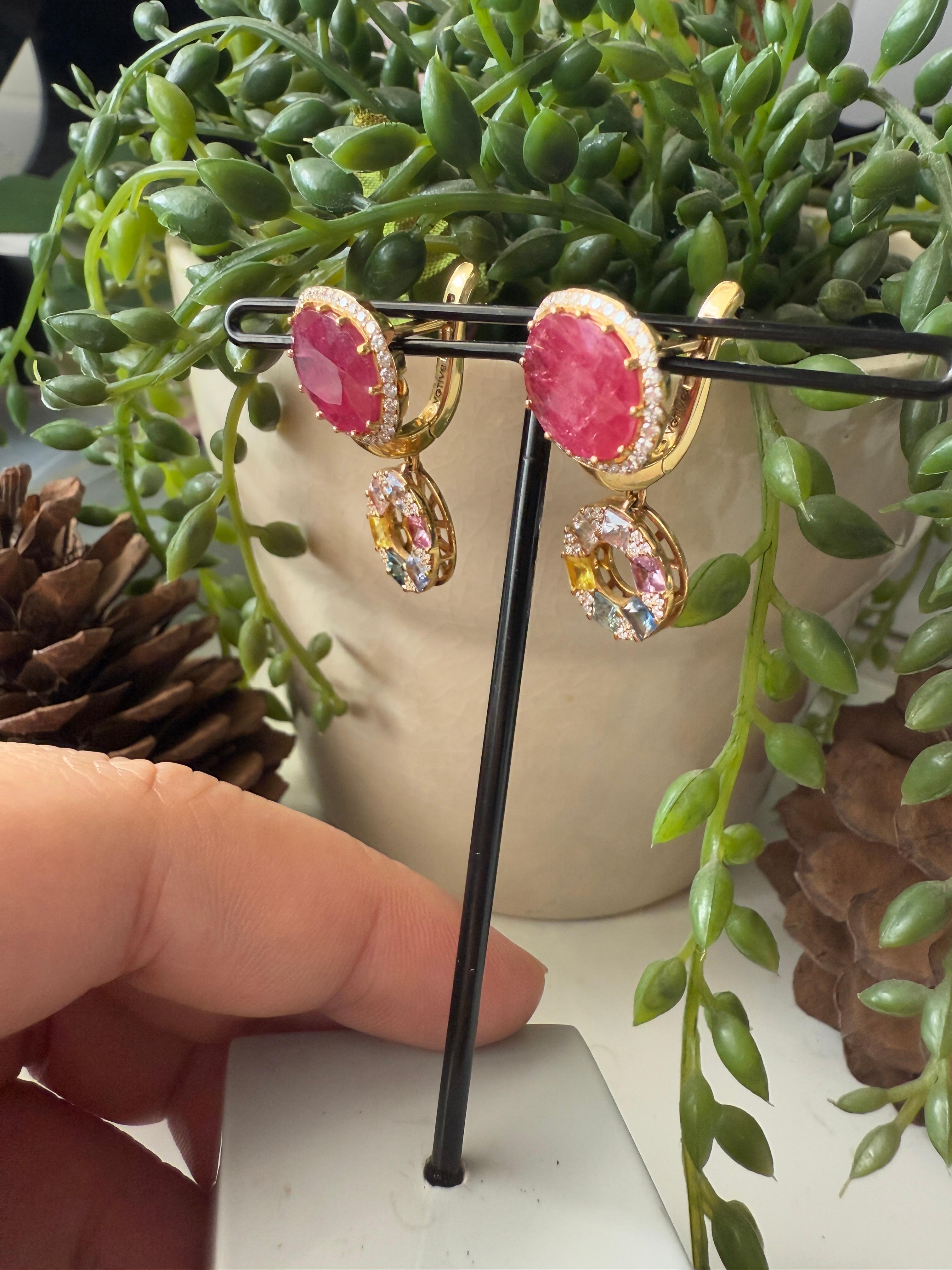 Princess Cut Multi Colour Sapphires, White Diamonds, Oval Rubies in 18K Gold For Sale 3