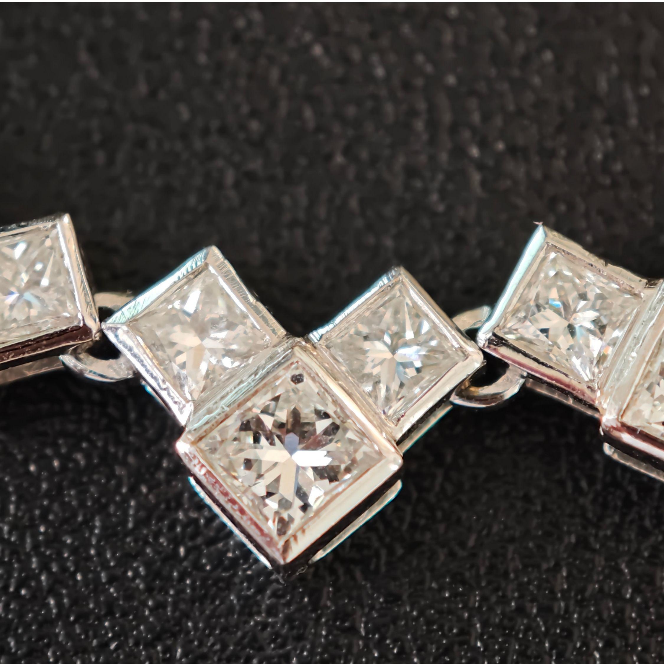 The Princesse Modernity Drop Earings (boucles d'oreilles en forme de goutte d'eau) en vente 6