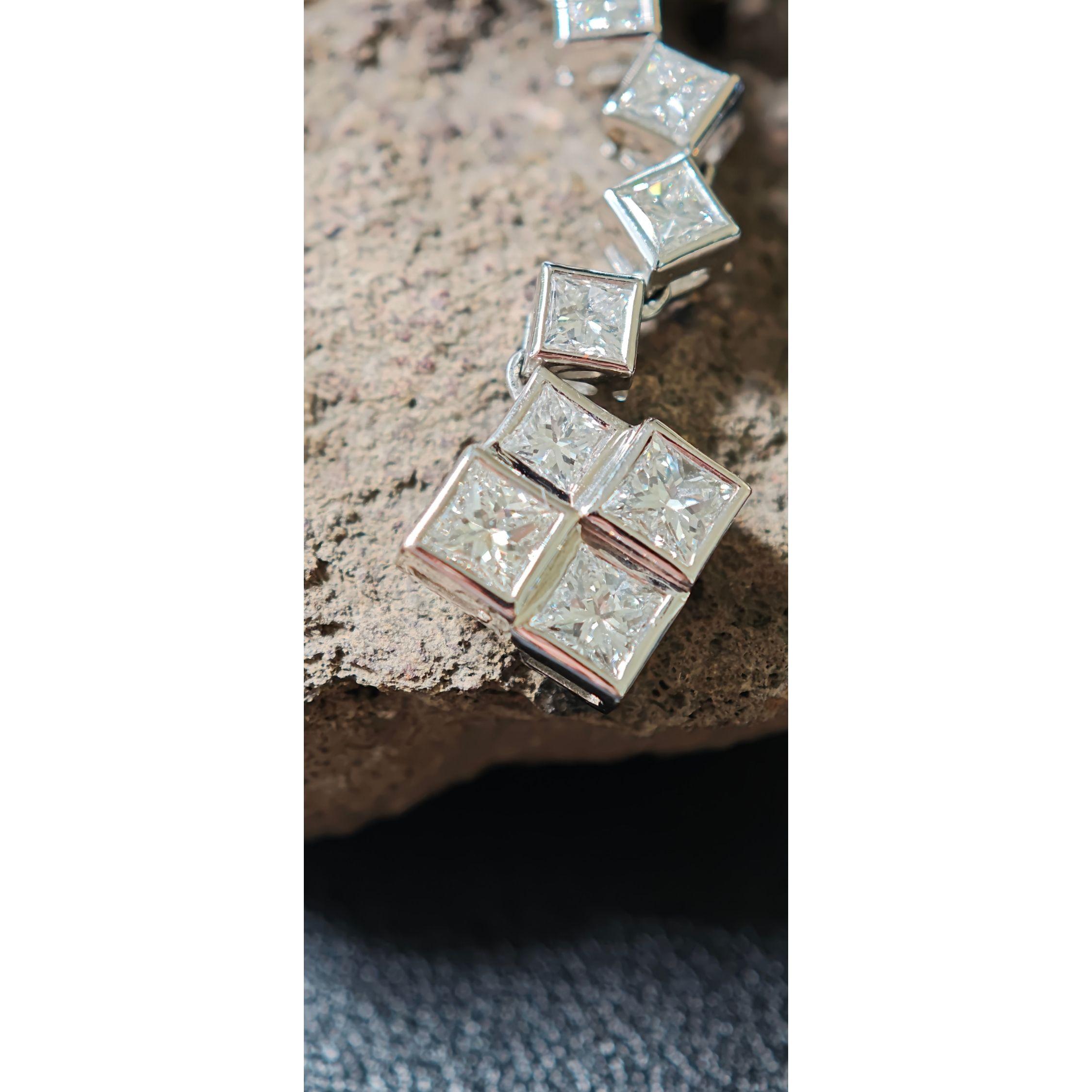 The Princesse Modernity Drop Earings (boucles d'oreilles en forme de goutte d'eau) en vente 7