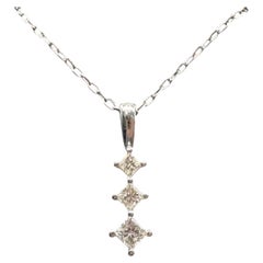 Collier de diamants en or blanc 10kt, taille princesse, passé, présent, futur - 0.25ctw