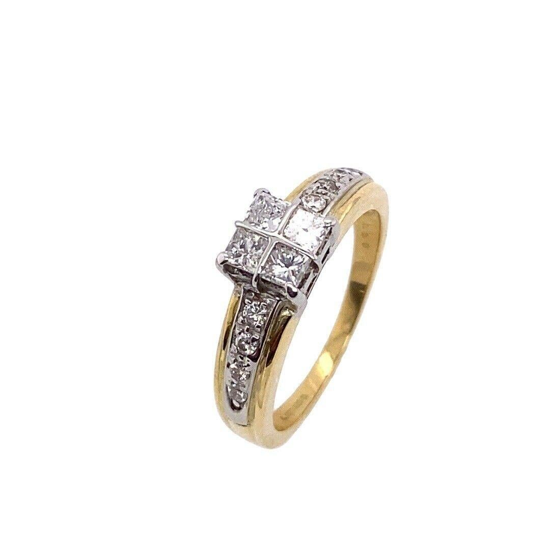 Princess Cut & Round Diamonds Engagement Ring Set in 18ct Gold In Excellent Condition For Sale In London, GB