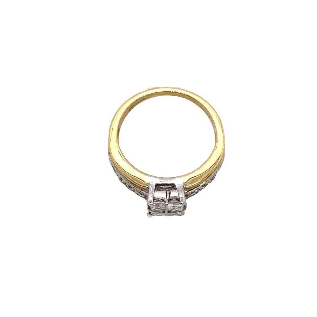 Verlobungsring mit Prinzessinnenschliff und runden Diamanten aus 18 Karat Gold (Carréschliff) im Angebot