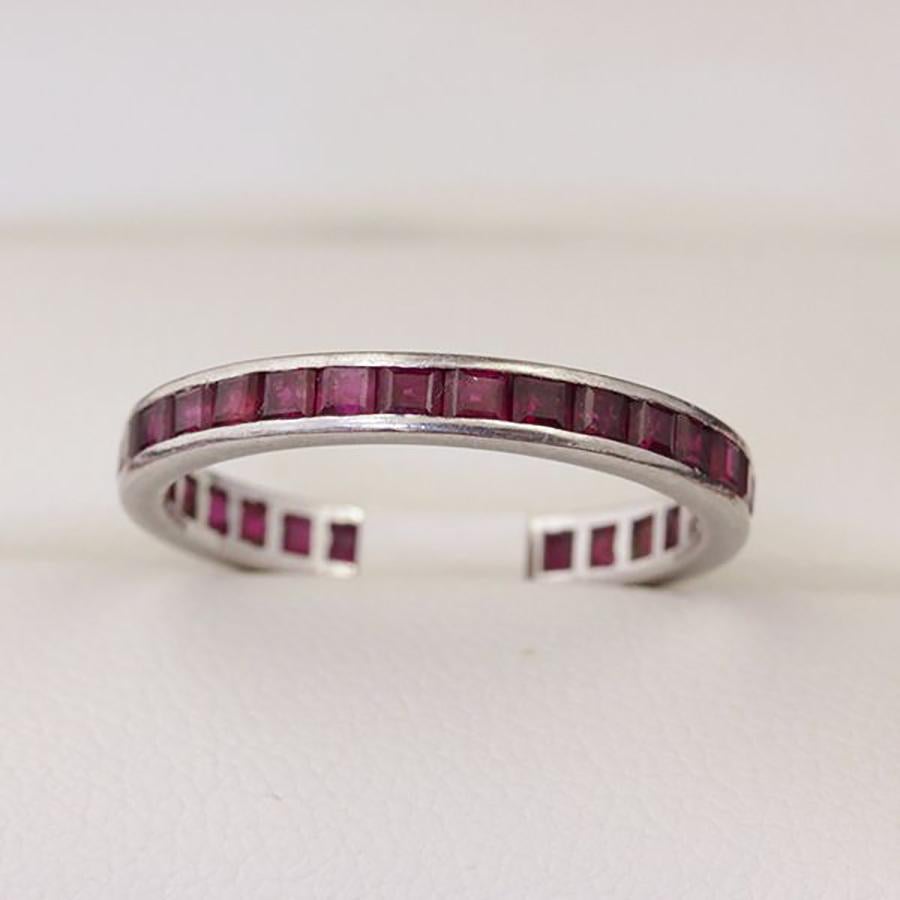 Ruby full Eternity ring in white gold setting. Estate age Ruby Eternity ring in good condition. 

Metal Fineness: Gold tested electronically, 18 carat White Gold 

Ring size 