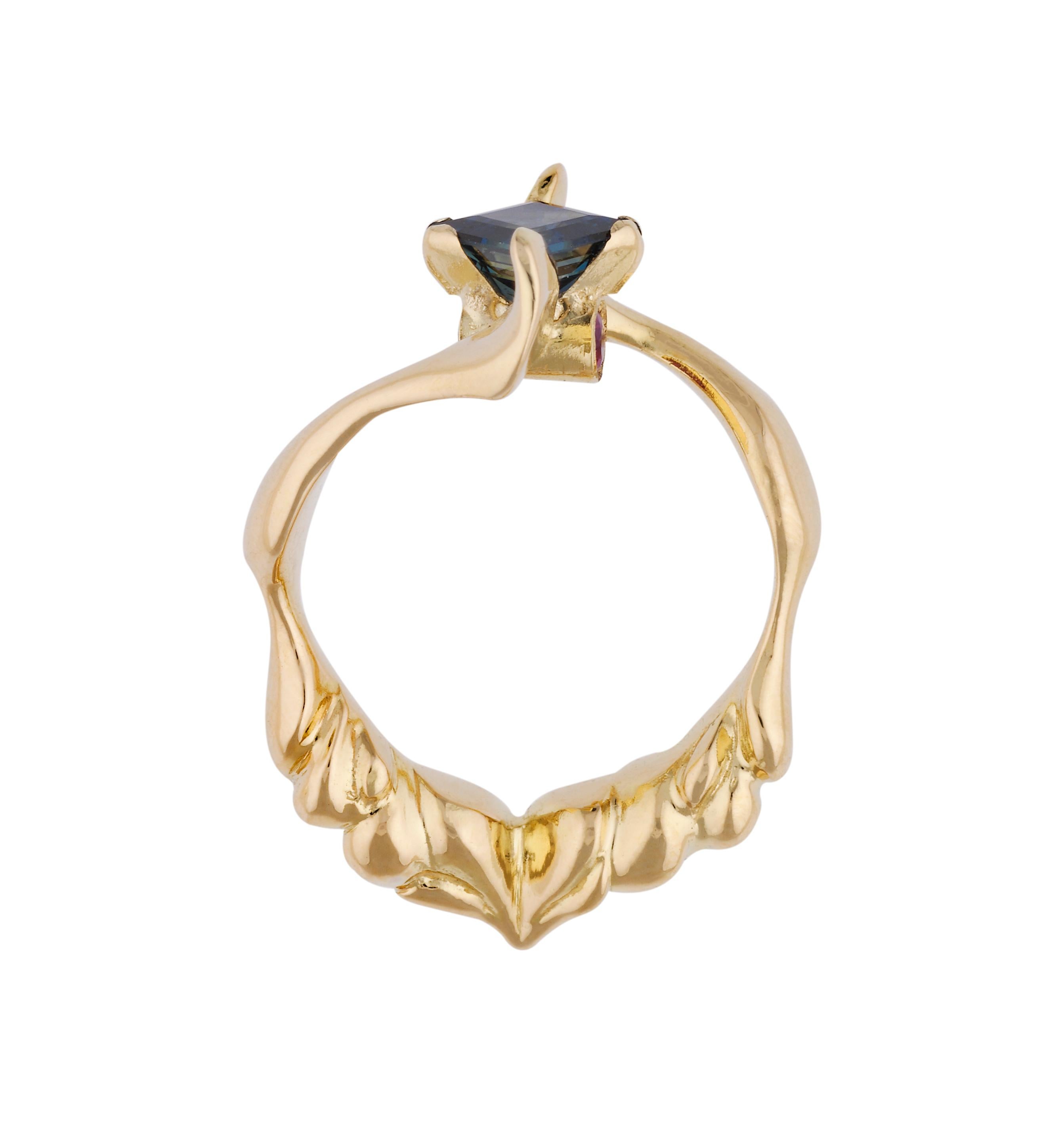 This modern handmade British-London Hallmarked 18 karat yellow gold ring, set with princess cut sapphire and ruby on the side is from MAIKO NAGAYAMA's Haute Couture Collection called 