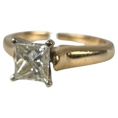 Anillo solitario diamante talla princesa oro 14KT centro 0.56ct