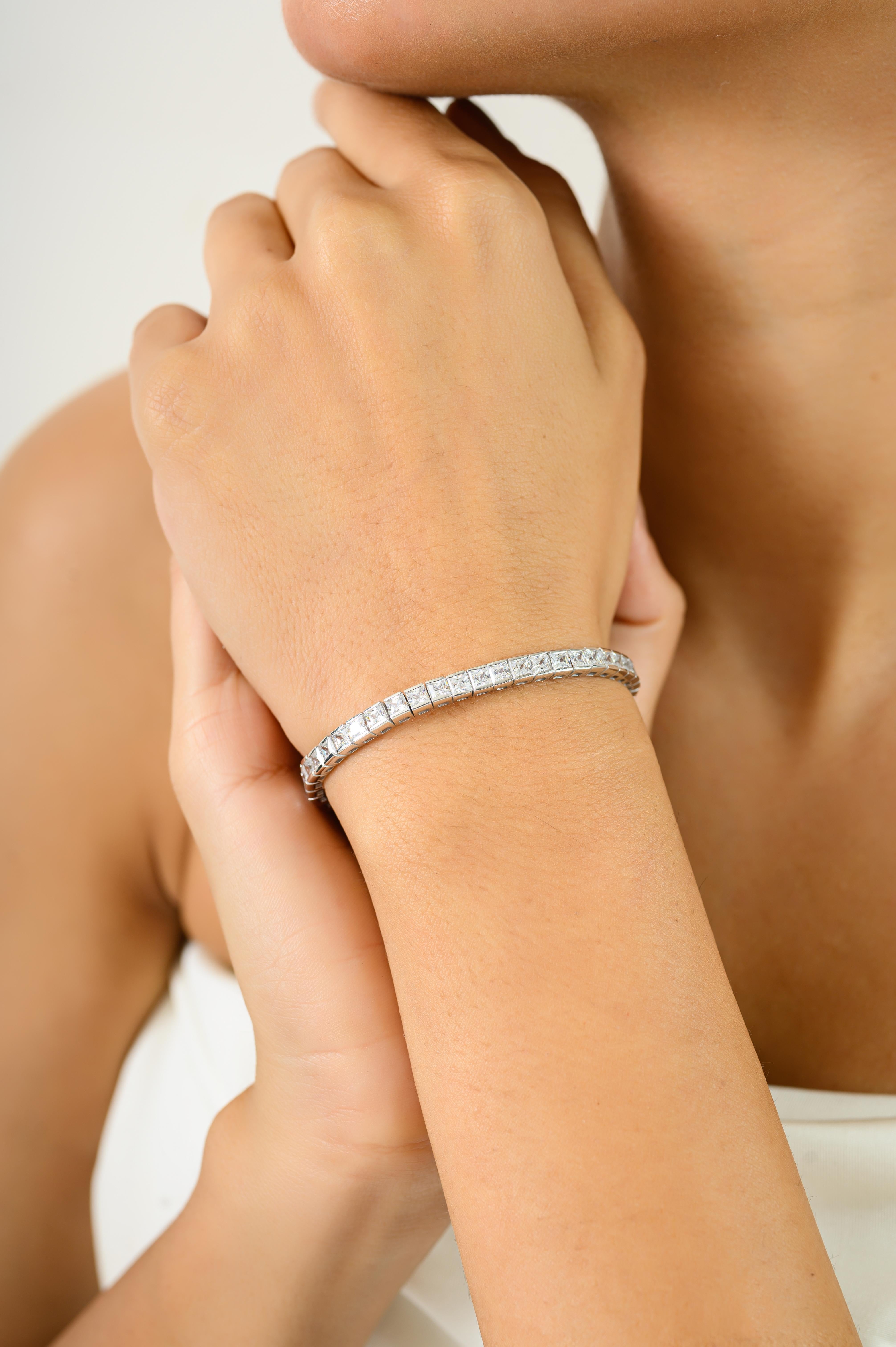 Bracciale tennis di fidanzamento con zirconi bianchi taglio principessa per lei in A. Silver in vendita 2