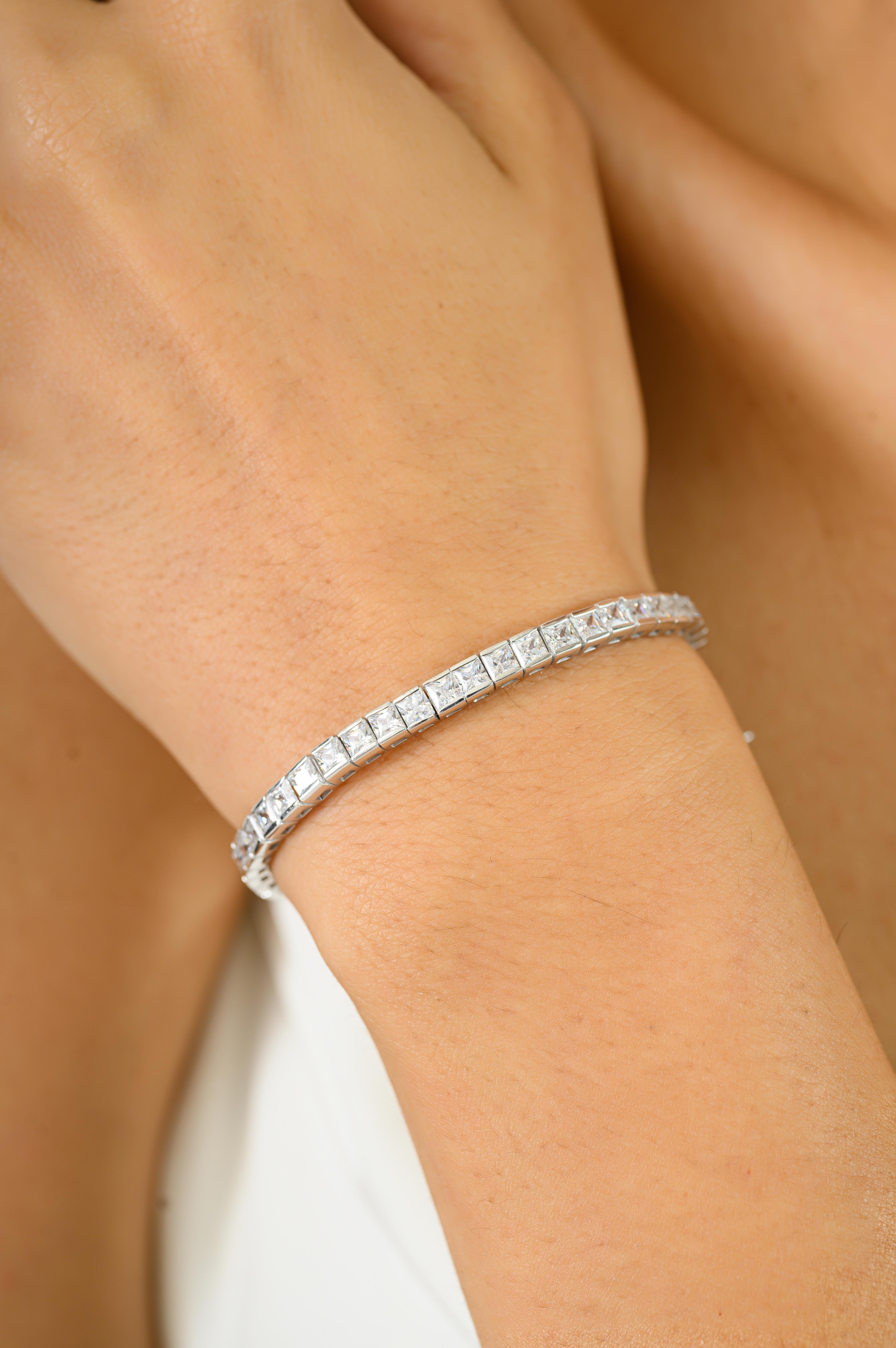 Taglio princess Bracciale tennis di fidanzamento con zirconi bianchi taglio principessa per lei in A. Silver in vendita