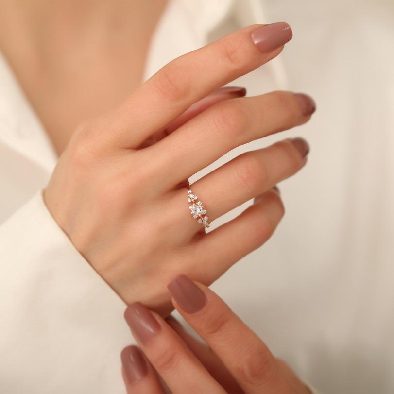 Product Details :

• Made to Order

• Gold Kt: 14kt

• Available Gold Colors: Rose Gold, Yellow Gold, White Gold

• 0.33ct Princess Cut  Diamond

• 0.22ct Natural Diamond

• Diamond Color-Clarity: F-G Color VS/SI Clarity

• Comes with Jewelry