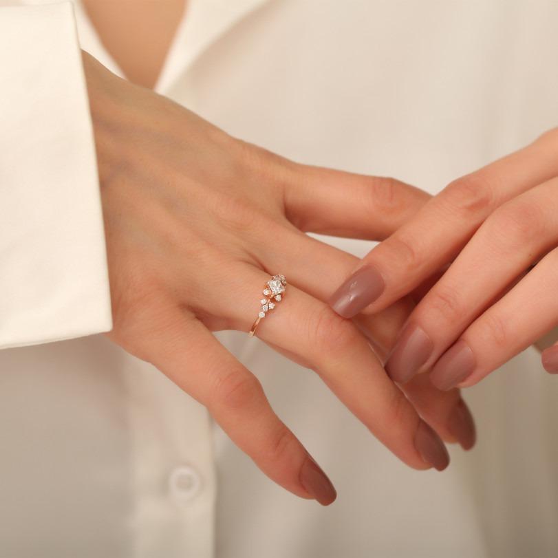 Modern Princess Diamond 0.55ct Engagement Ring For Sale