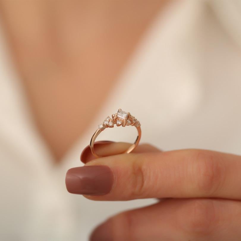 Round Cut Princess Diamond 0.55ct Engagement Ring For Sale