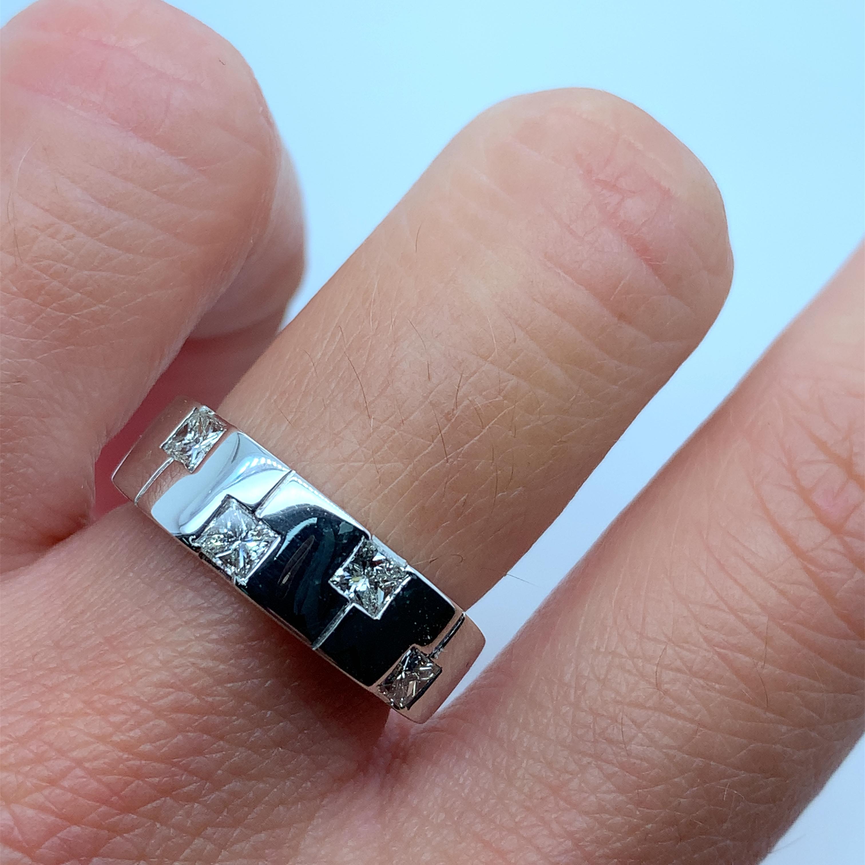 This beautiful ring features a stunning 0.40ct F/G colour VS1 clarity, princess diamond set in a chunky engagement band. Crafted with fine jewellery materials, this ring is perfect for any special occasion. The platinum band adds a touch of luxury