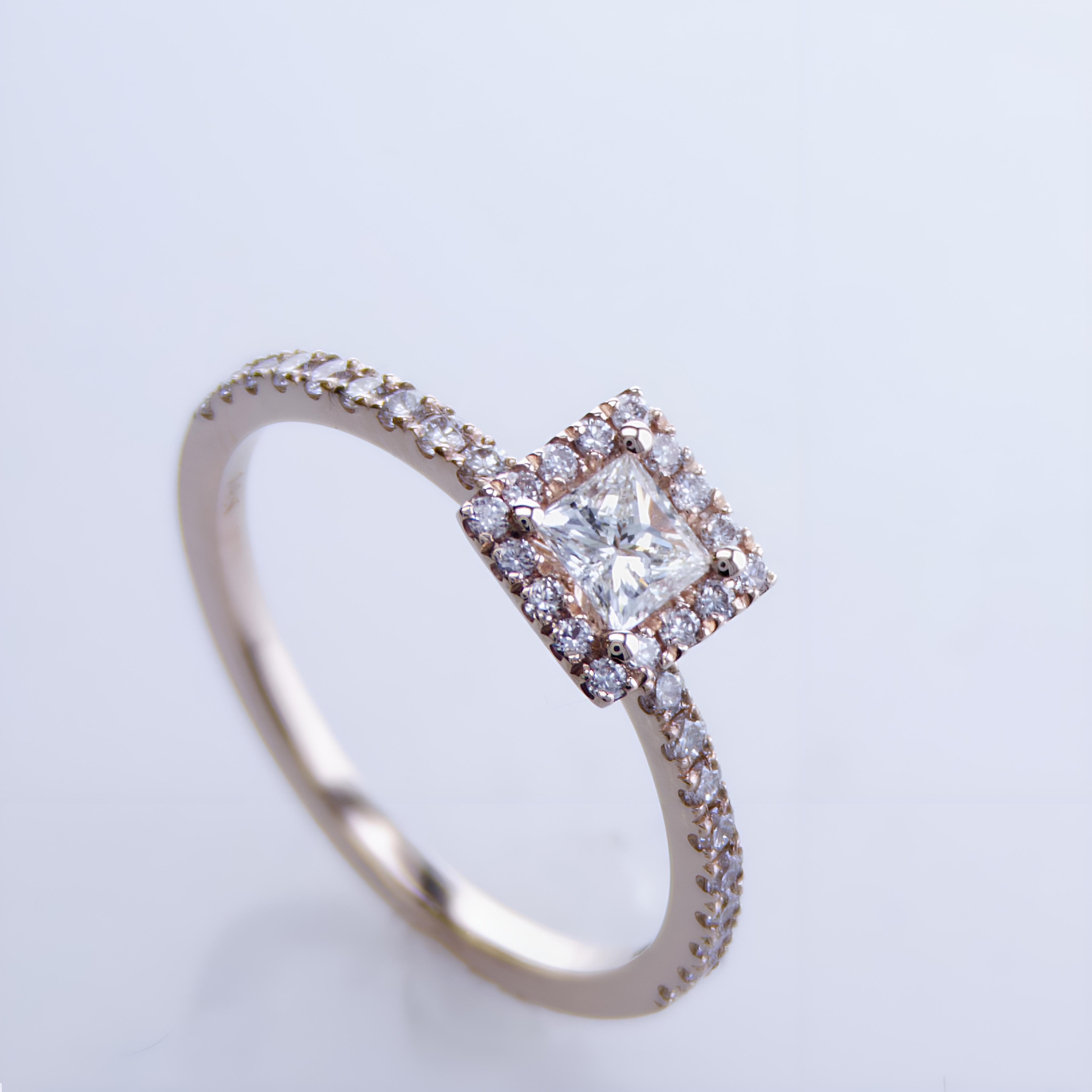 Bague de fiançailles à diamant Princesse Neuf - En vente à רמת גן, IL