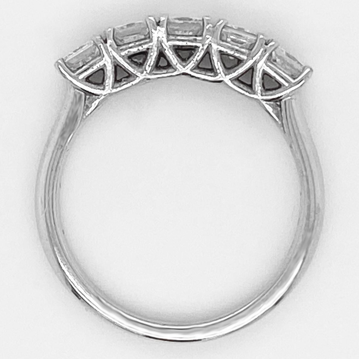 Prinzessin-Diamant-Ring, Halb Unendlichkeit 0,85 Karat Diamant Prinzessin-Ehering (Carréschliff) im Angebot