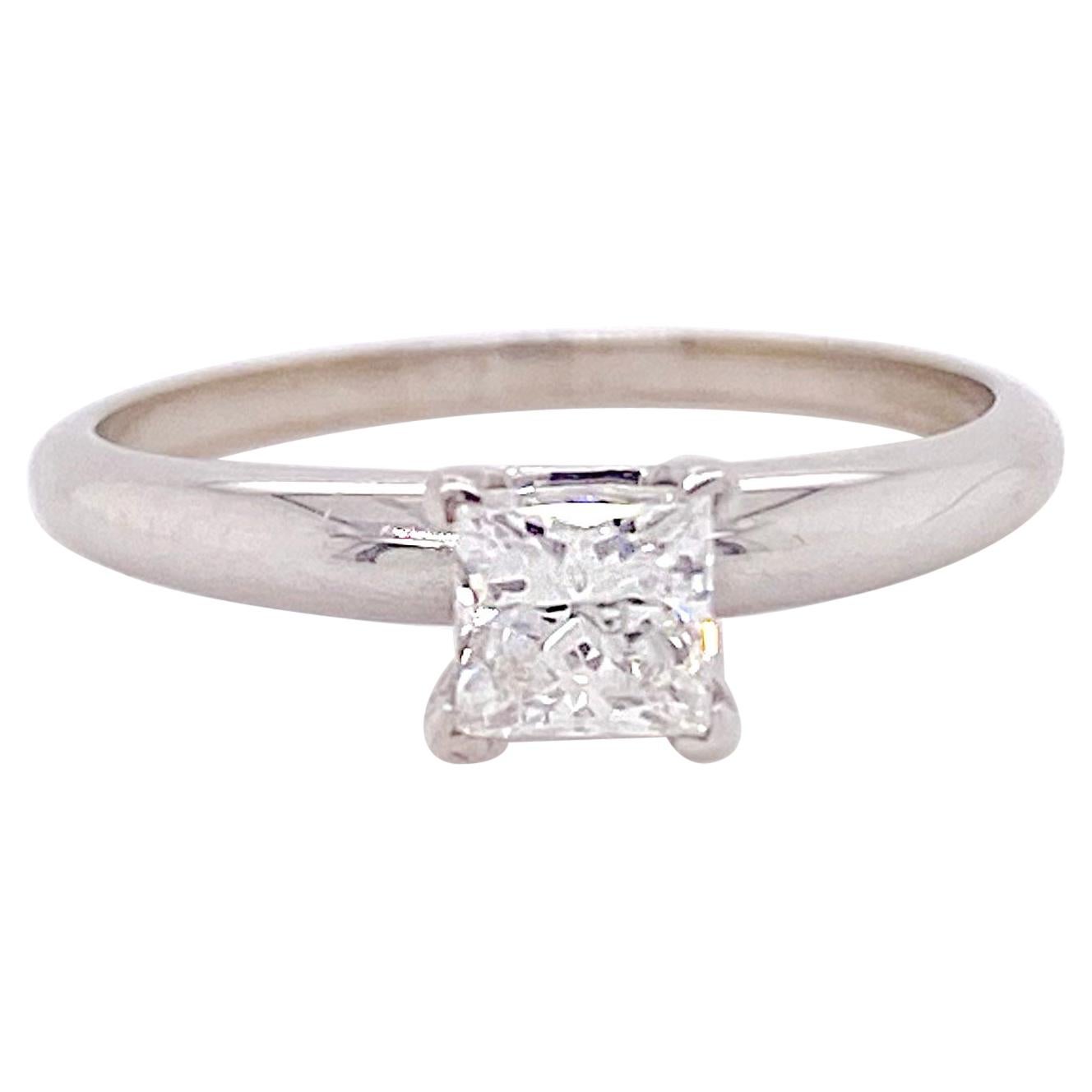 Bague de fiançailles solitaire en diamant princesse, or blanc 14 carats avec diamants de 0,60 carat en vente