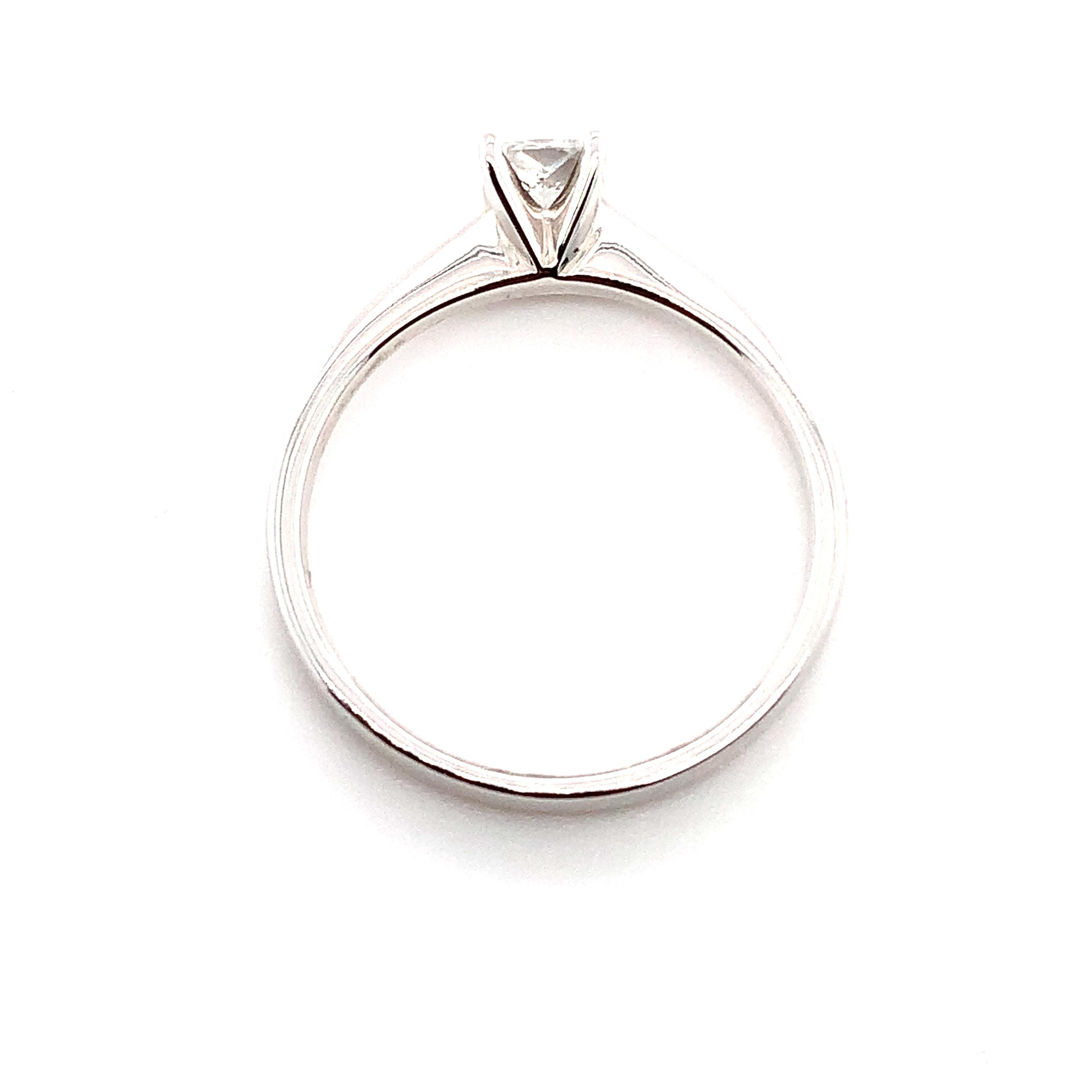 Women's Princess diamond solitaire engagement ring 18k white gold For Sale