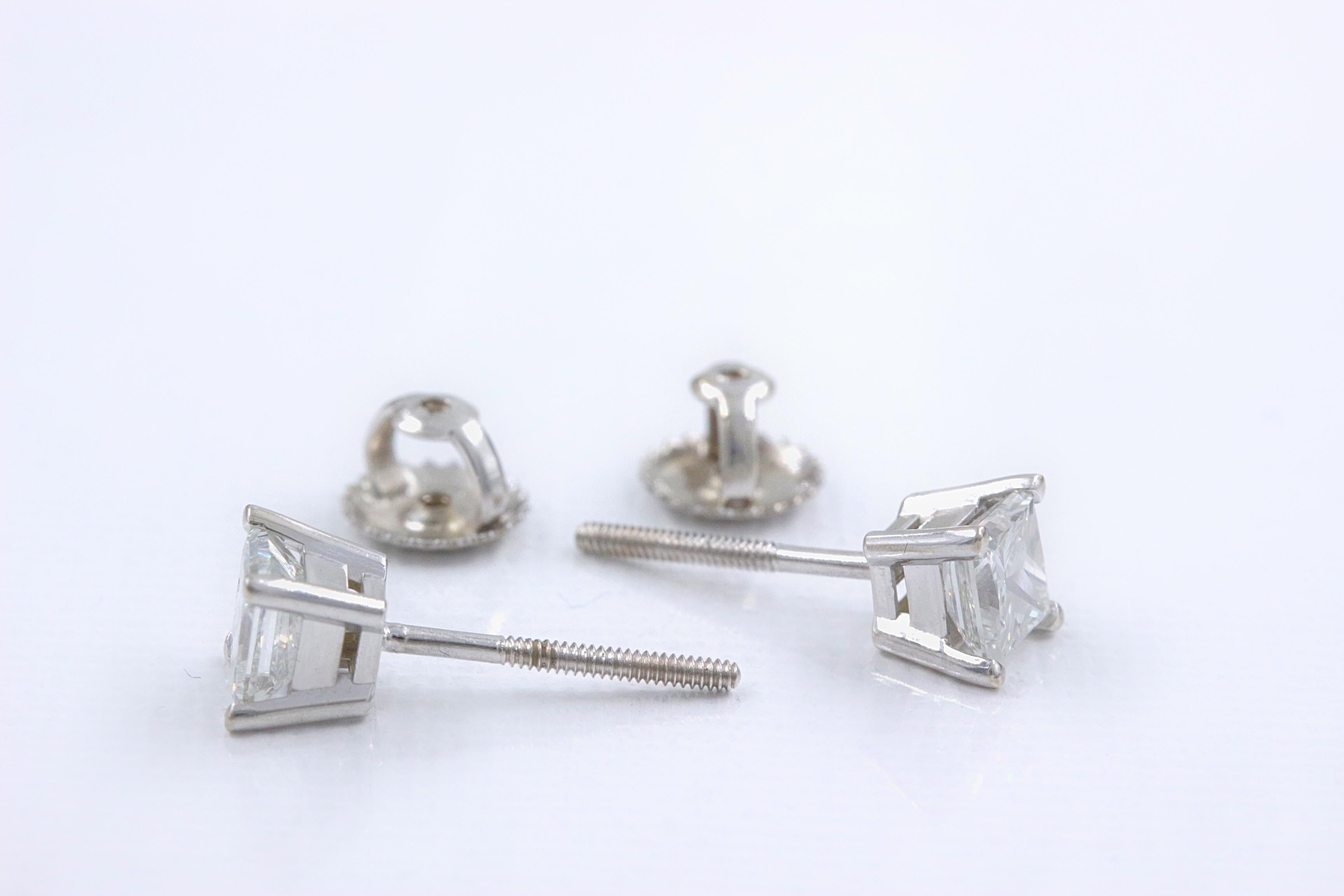 Princess Cut Princess Diamond Solitaire Stud Earrings 1.09 Carat 18 Karat Gold Certificate For Sale