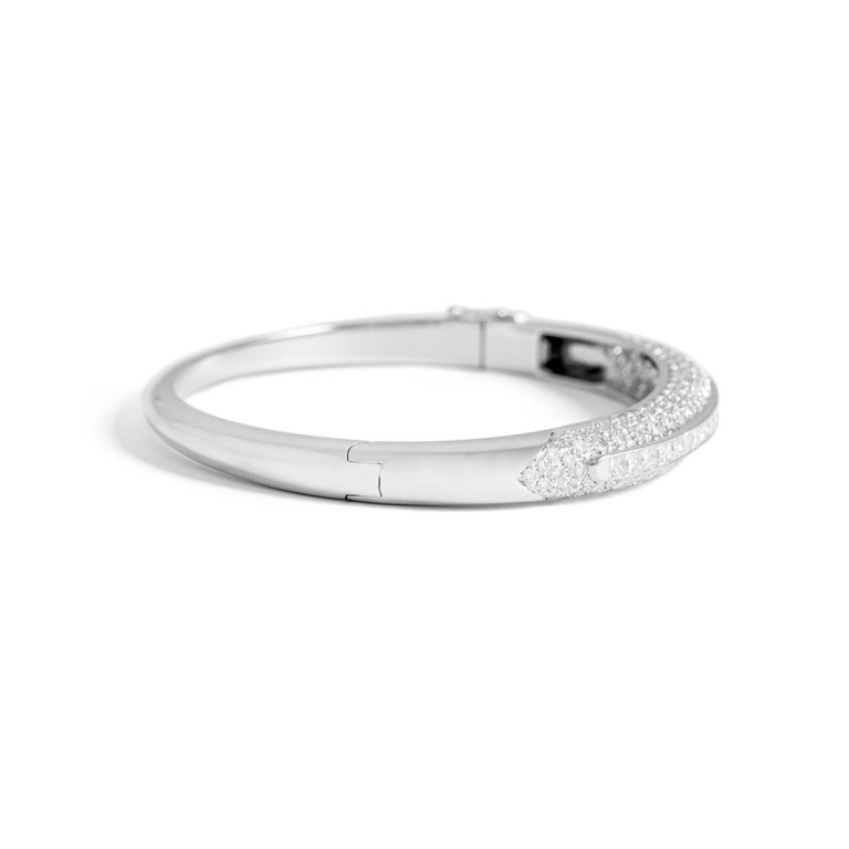 Bracelet Jonc En Or Blanc 18k Avec Diamants Taille Princesse - 2.38 Carats - Occasion