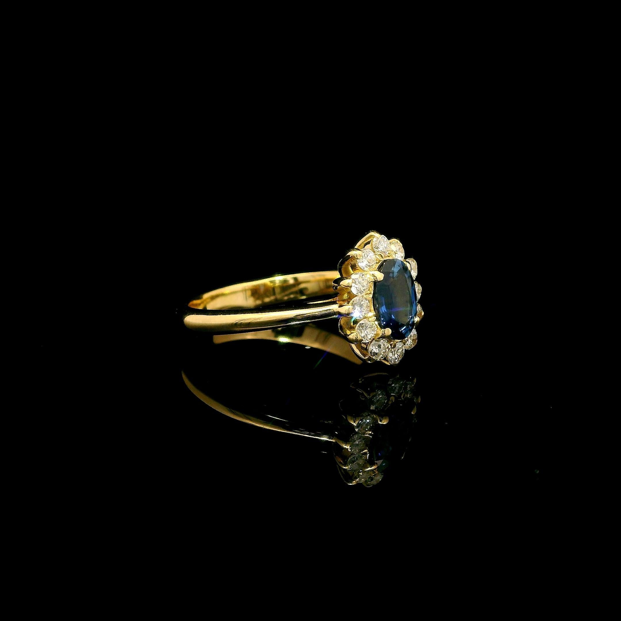 Moderno Anello con zaffiro blu e diamante della Principessa Diana in vendita