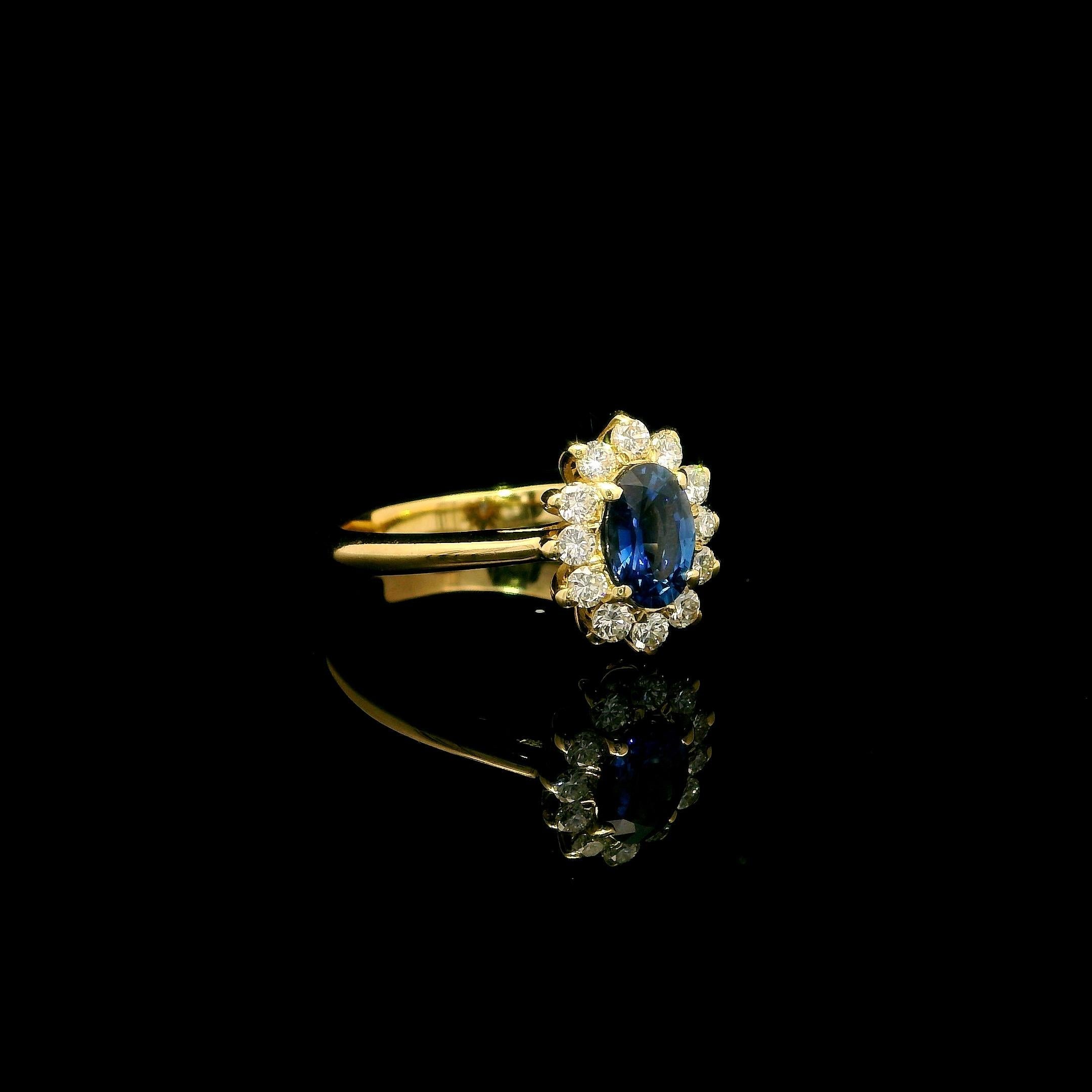 Taglio ovale Anello con zaffiro blu e diamante della Principessa Diana in vendita