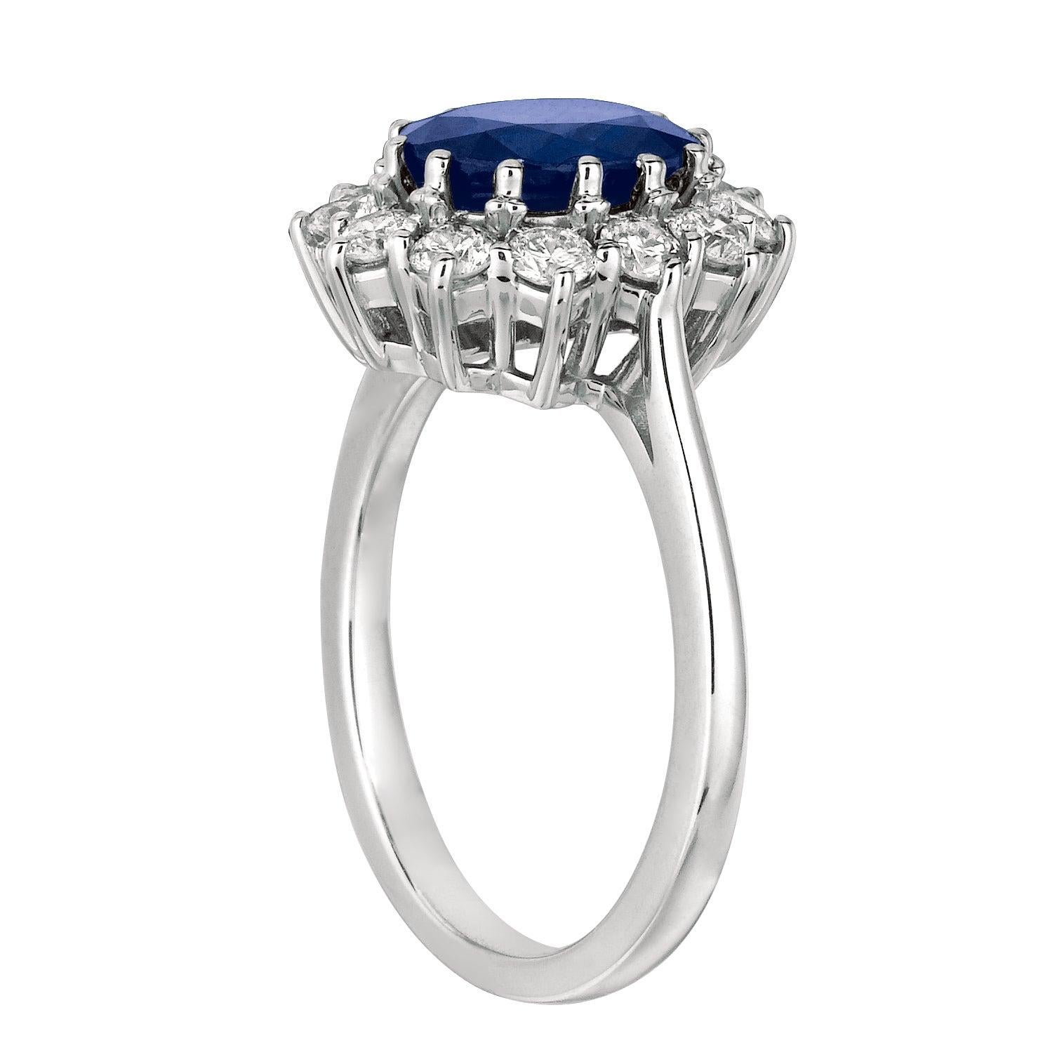 Im Angebot: Prinzessin Diana inspirierter 3,55 Karat ovaler Saphir und Diamant-Ring 14k Weißgold () 3