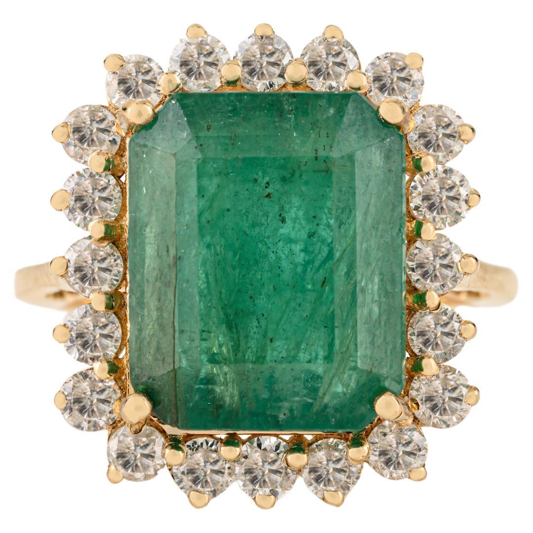 Prinzessin Diana inspiriert 7,22 Karat Smaragd
Diamant Halo Ring in 18K Gelbgold