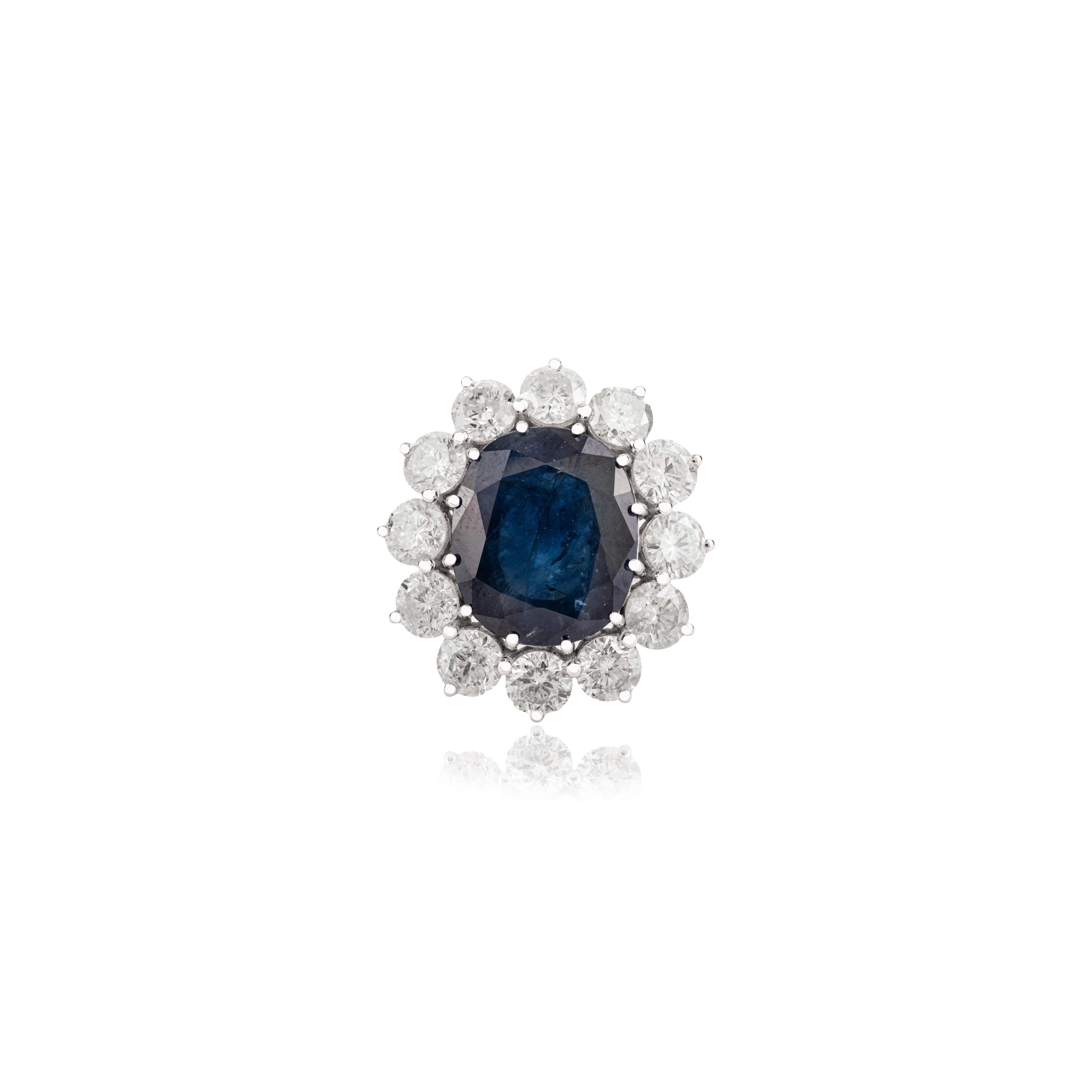 En vente :  Princess Diana Inspired Sapphire 
Diamond Halo Ring in 18K White Gold 8.21 Ct