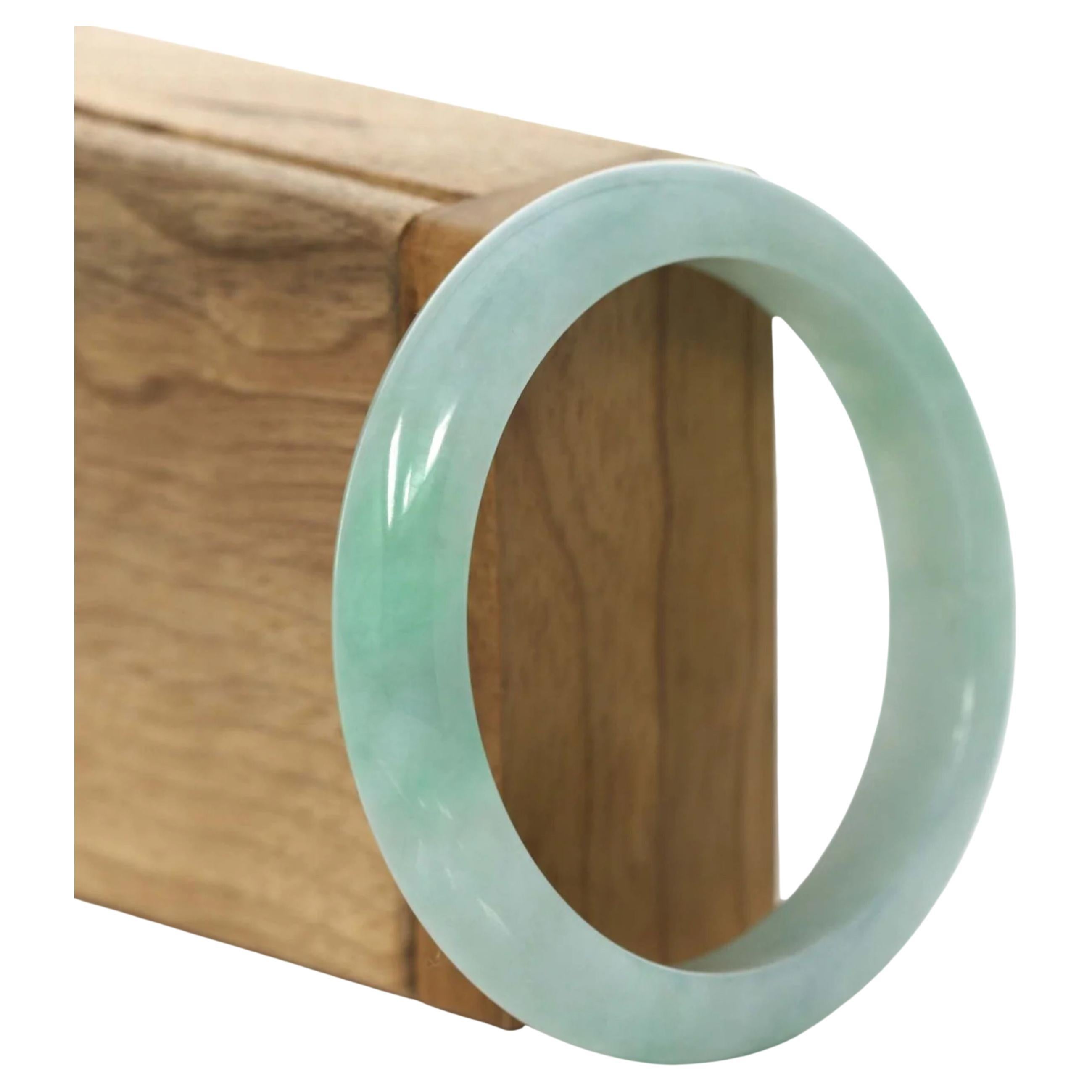 Halbrunder burmesischer Eisblauer-grüner Jadeit-Jade-Armreif (56,83 mm) #721 im Angebot