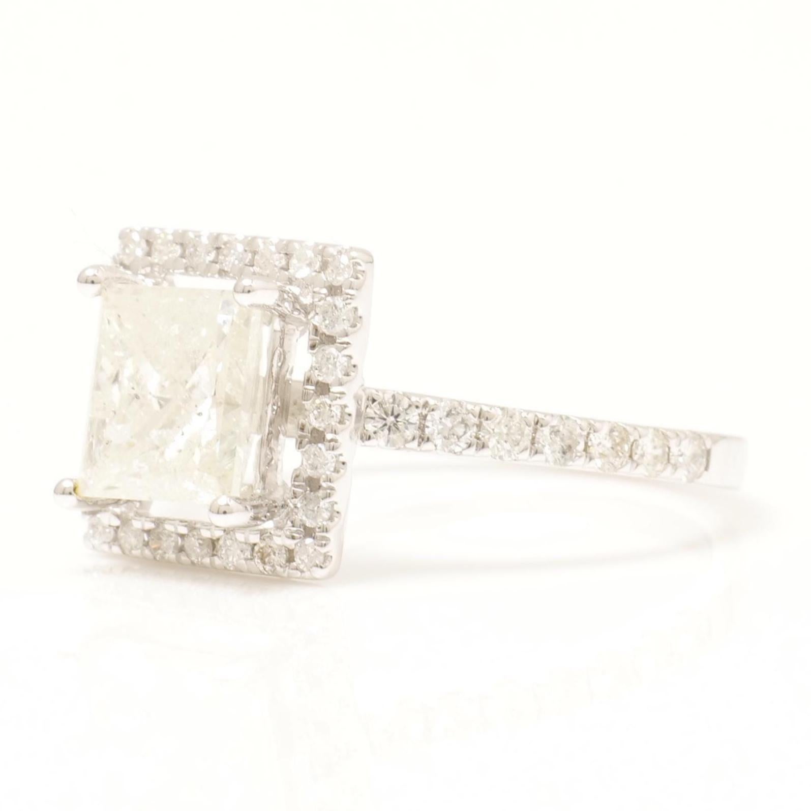 Bague en or massif 14k avec diamant solitaire en forme de halo de princesse (certifié) Neuf - En vente à New Delhi, DL