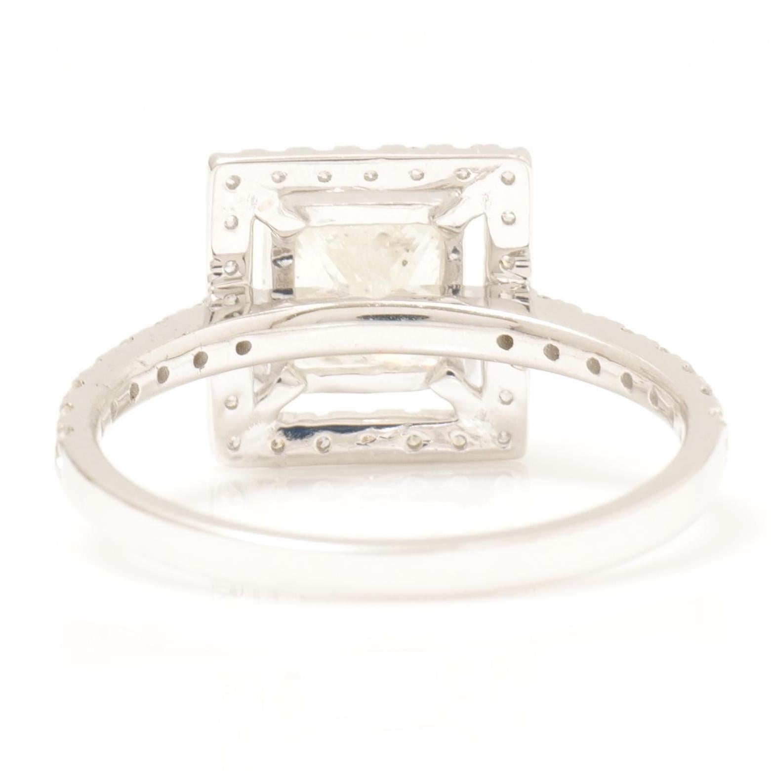 Bague en or massif 14k avec diamant solitaire en forme de halo de princesse (certifié) Pour femmes en vente