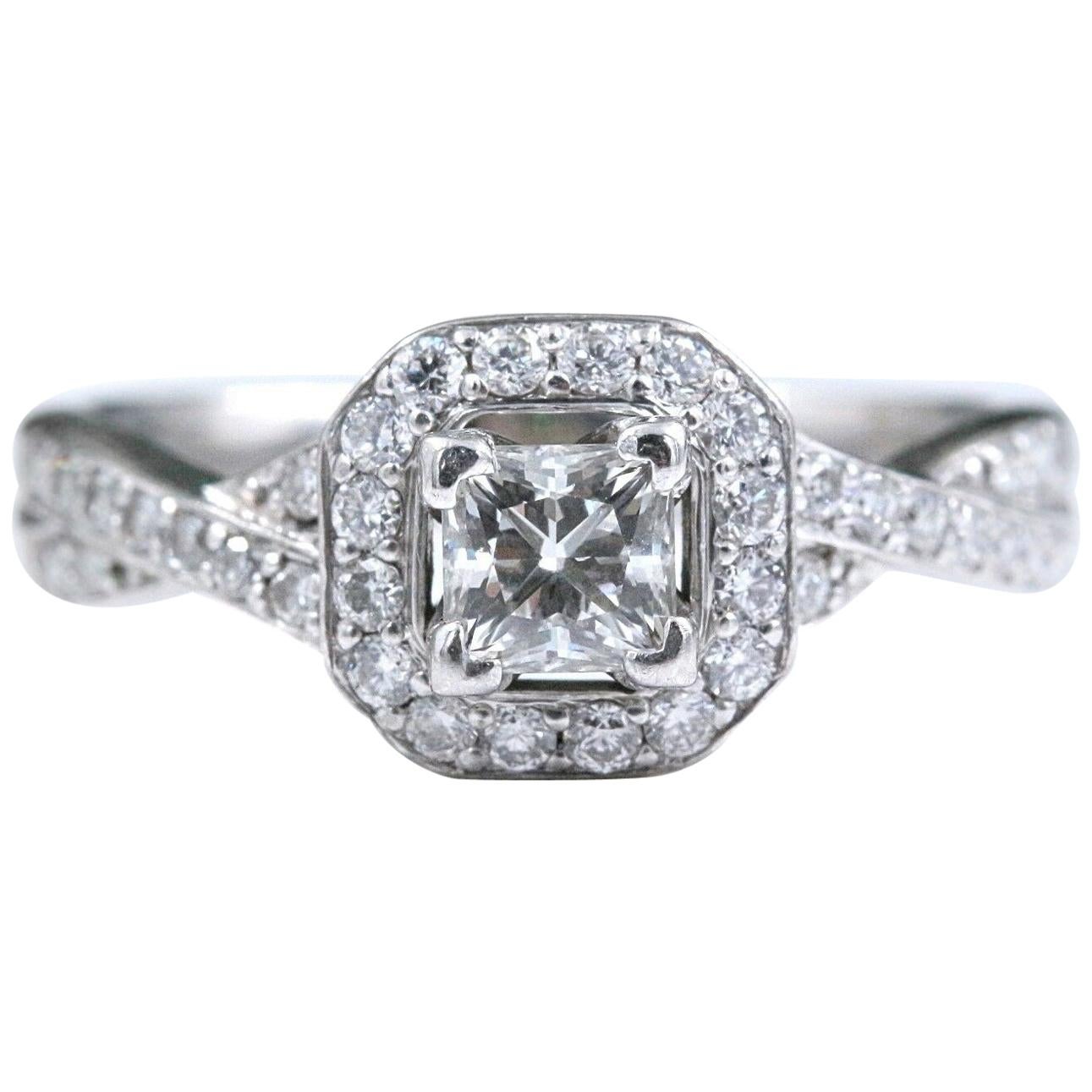 Anillo de compromiso de diamantes torcidos halo princesa 14 quilates oro blanco 1 quilate