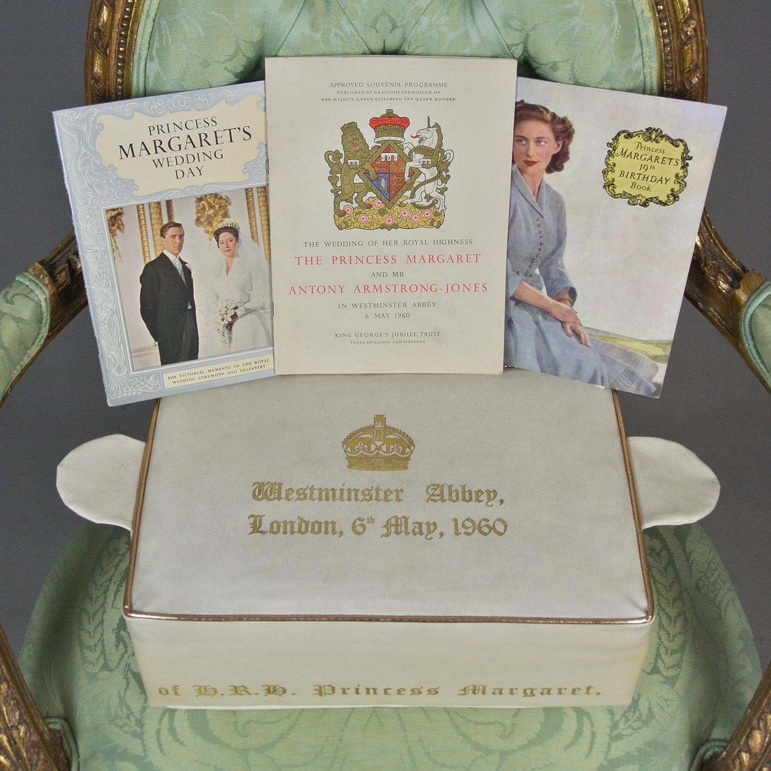 Princess Margaret’s Wedding 1960 - Original Cream Leather & Gold Kneeling Hassoc In Good Condition In Heathfield, GB