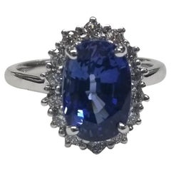 Bague "Princesse de Wales" en or blanc 14 carats certifiée GIA avec saphir et diamant en halo