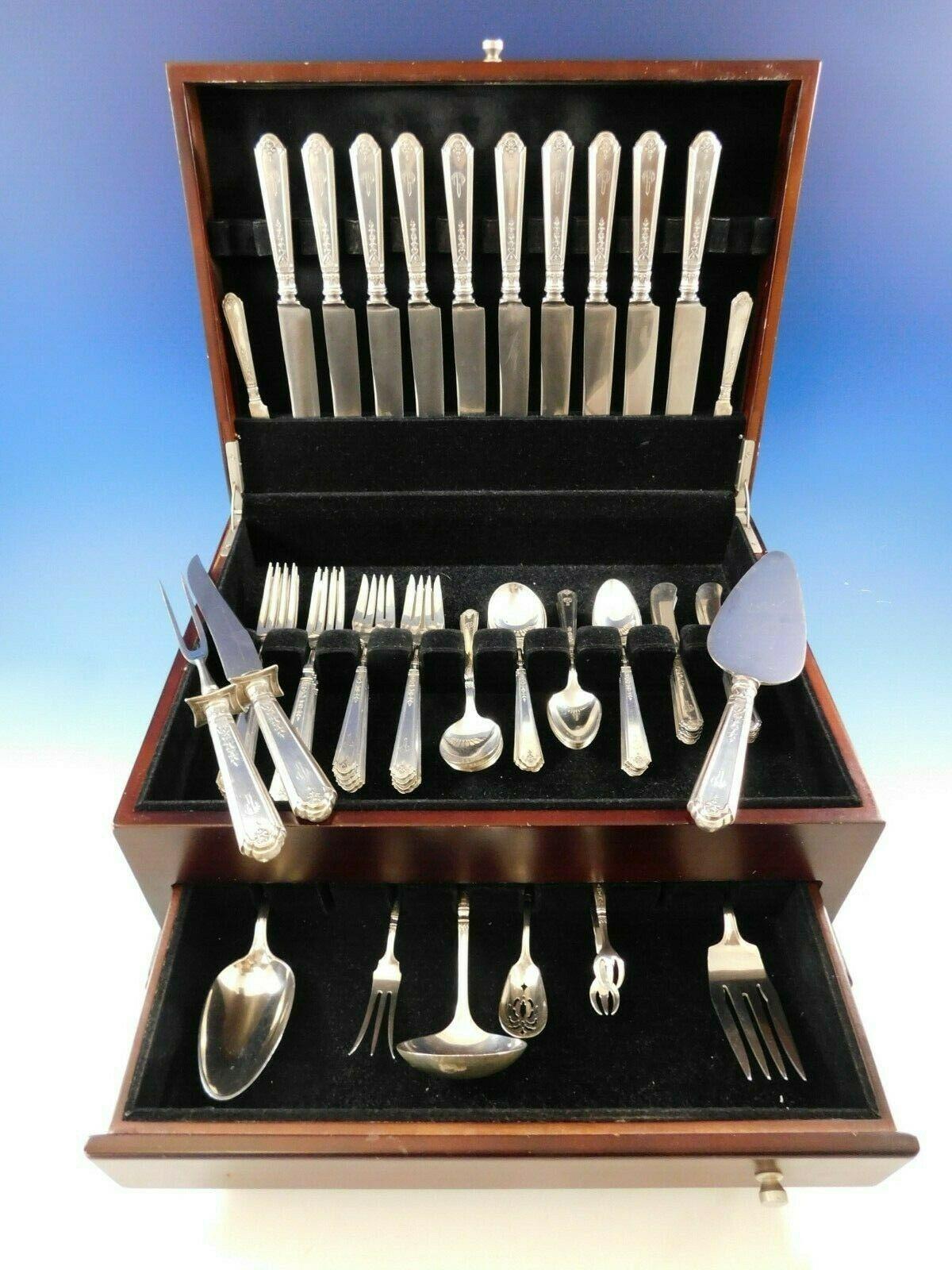 Impressionnant service de couverts en argent sterling Princess Patricia de Durgin-Gorham, 69 pièces. Cet ensemble comprend :

10 couteaux ordinaires, 8 3/4
10 fourchettes ordinaires, 7 1/4
10 fourchettes à salade, 6 1/2
10 cuillères à café, 6