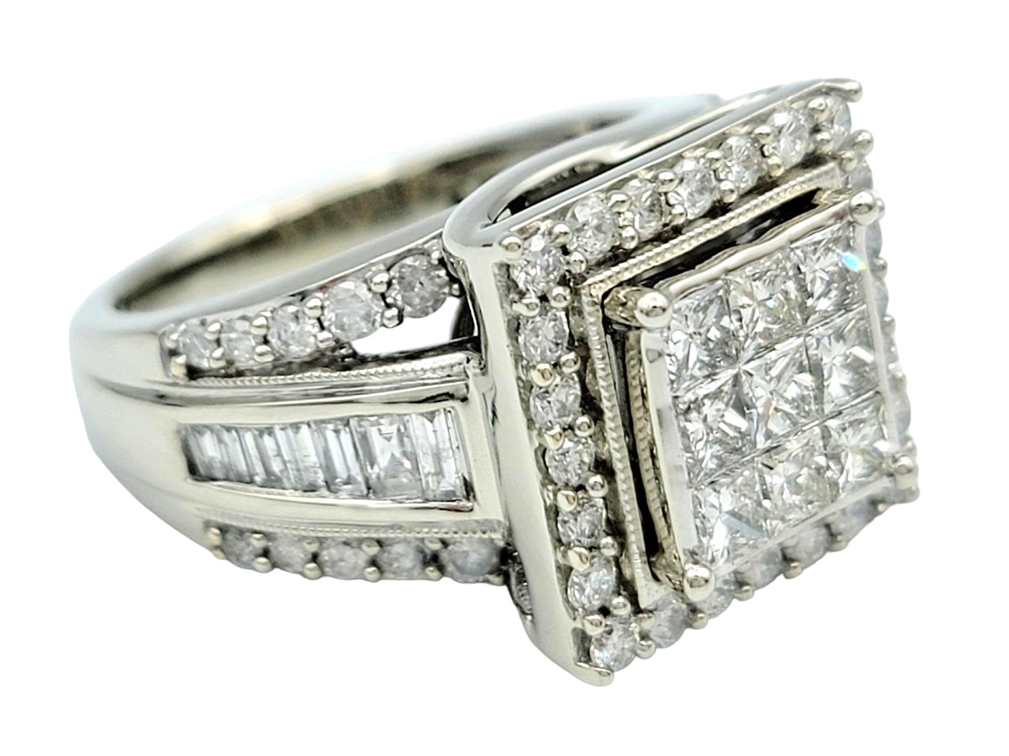 Prinzessin, runder und quadratischer Baguette-Cluster-Diamantring aus poliertem Weißgold (Carréeschliff) im Angebot