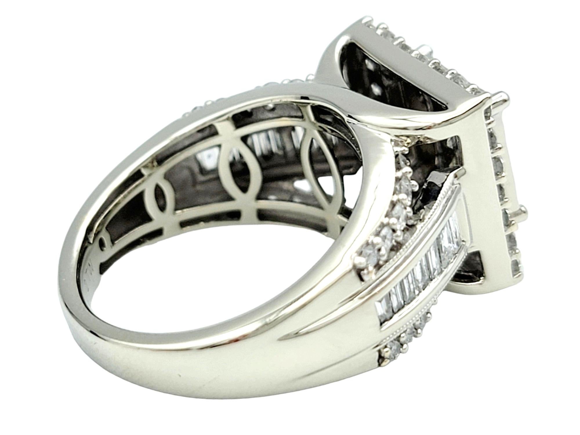 Prinzessin, runder und quadratischer Baguette-Cluster-Diamantring aus poliertem Weißgold im Zustand „Gut“ im Angebot in Scottsdale, AZ
