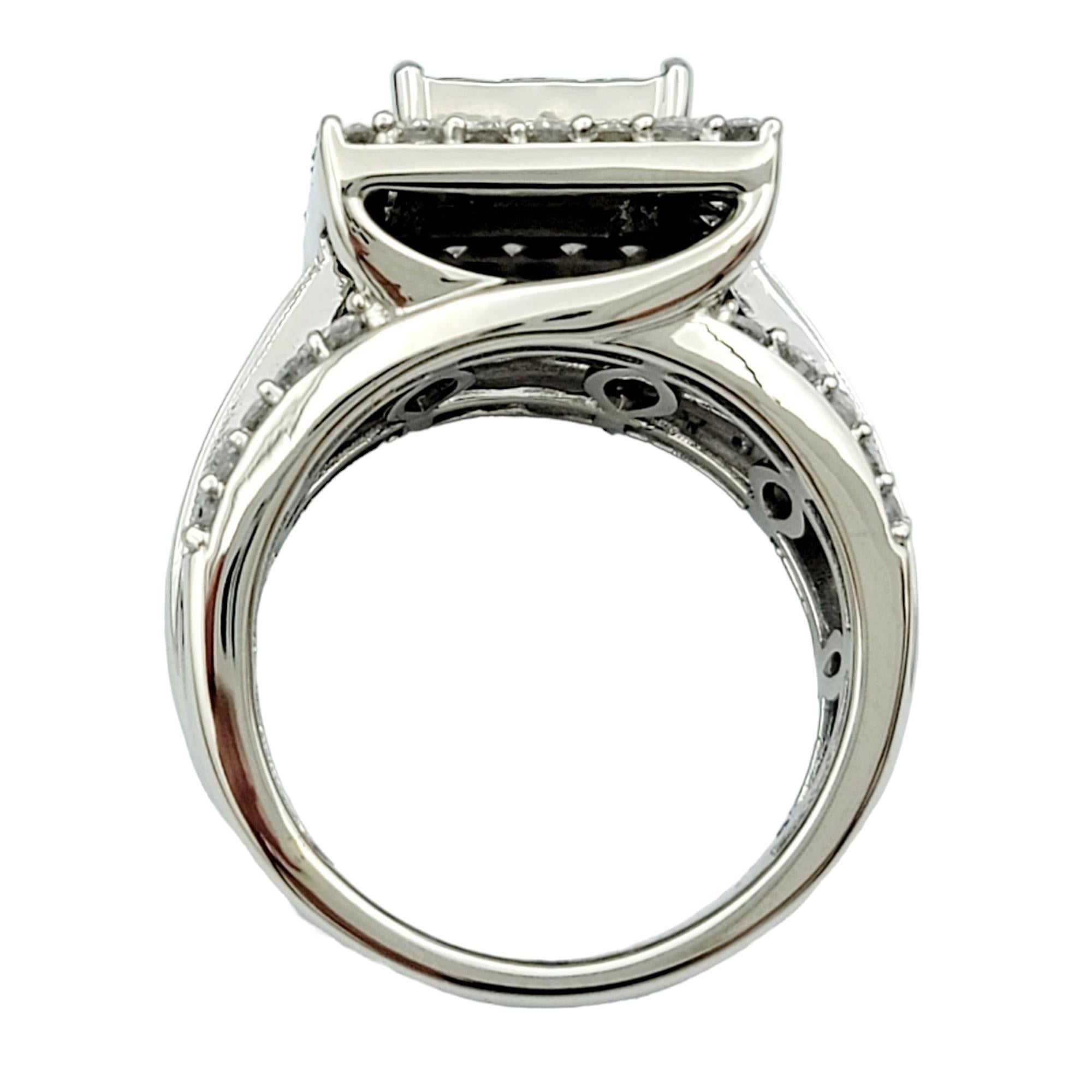 Prinzessin, runder und quadratischer Baguette-Cluster-Diamantring aus poliertem Weißgold Damen im Angebot