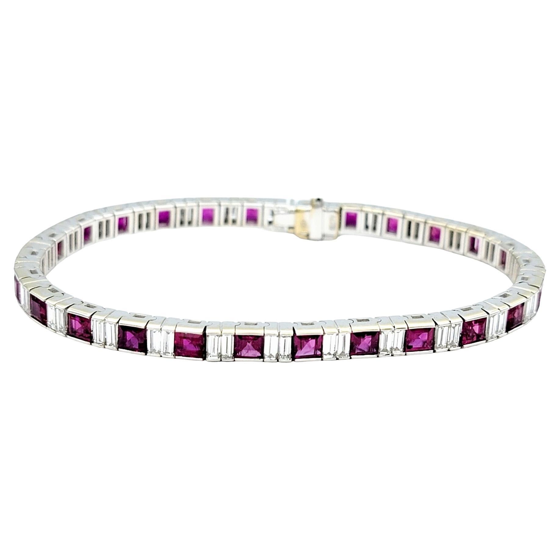 Bracelet de tennis en or blanc 18 carats avec rubis princesse et diamants baguettes