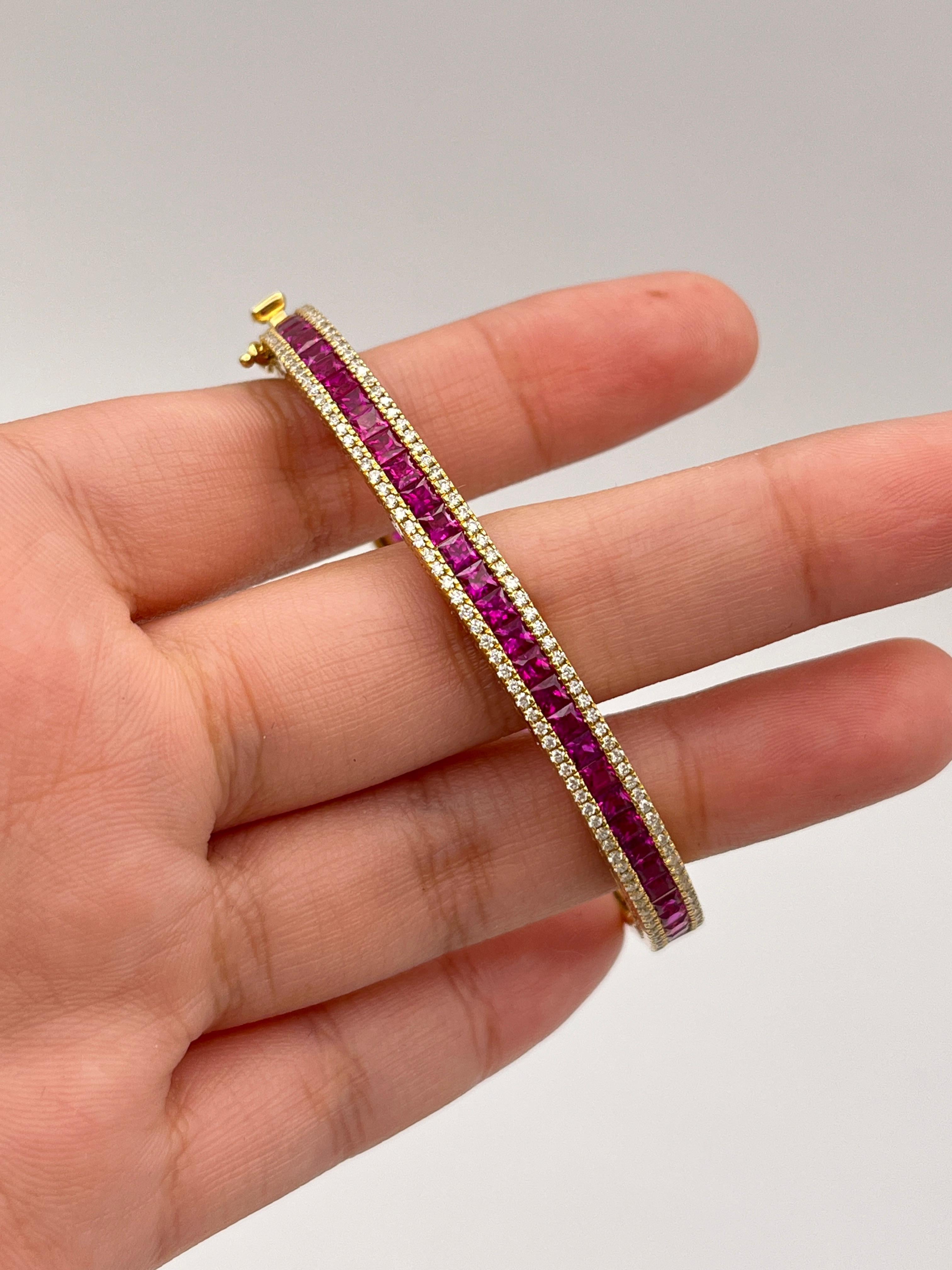 Bangle con rubino e diamanti in oro 18 carati In condizioni Nuovo in vendita a Bangkok, TH