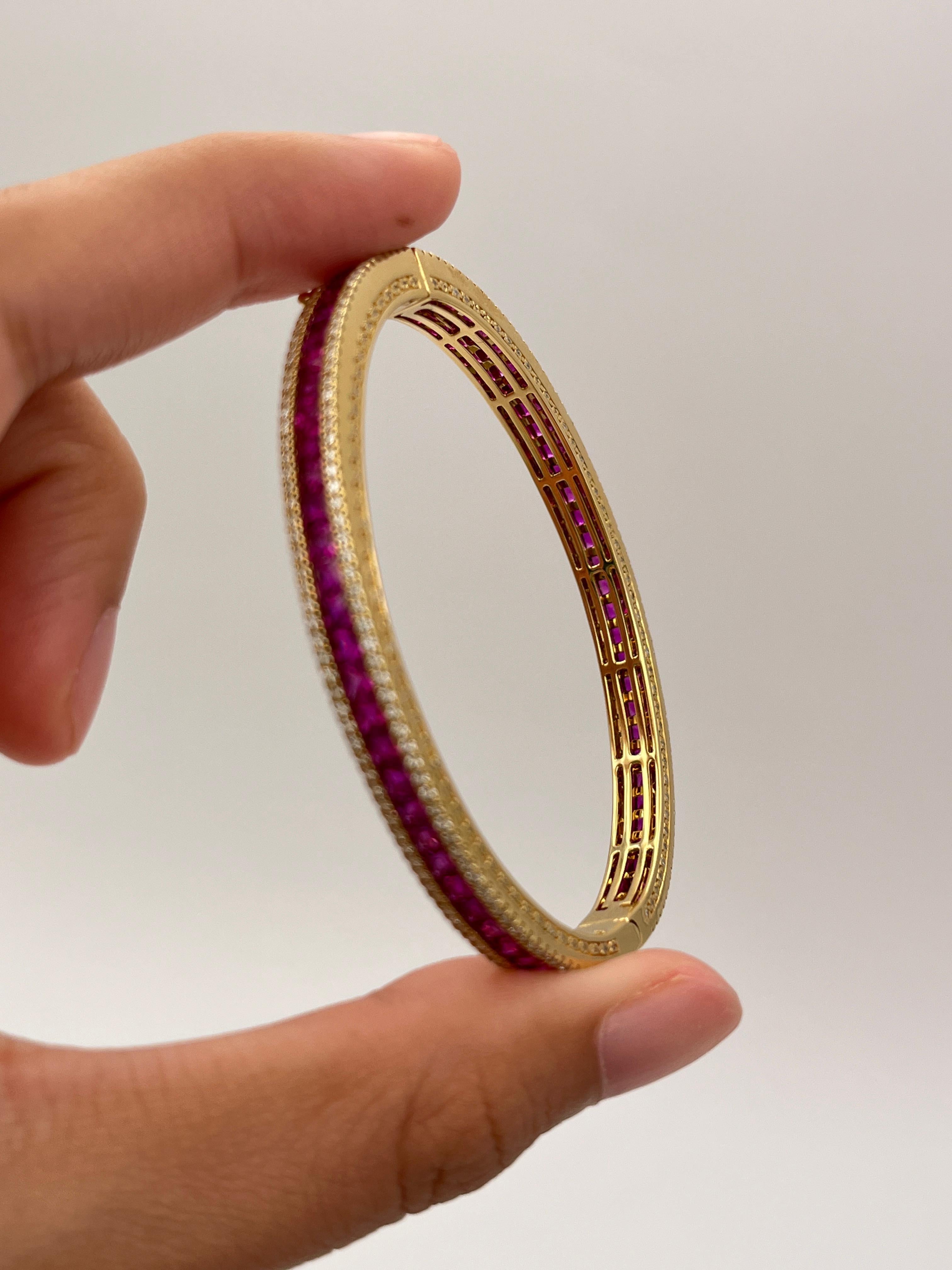 Bangle con rubino e diamanti in oro 18 carati in vendita 1
