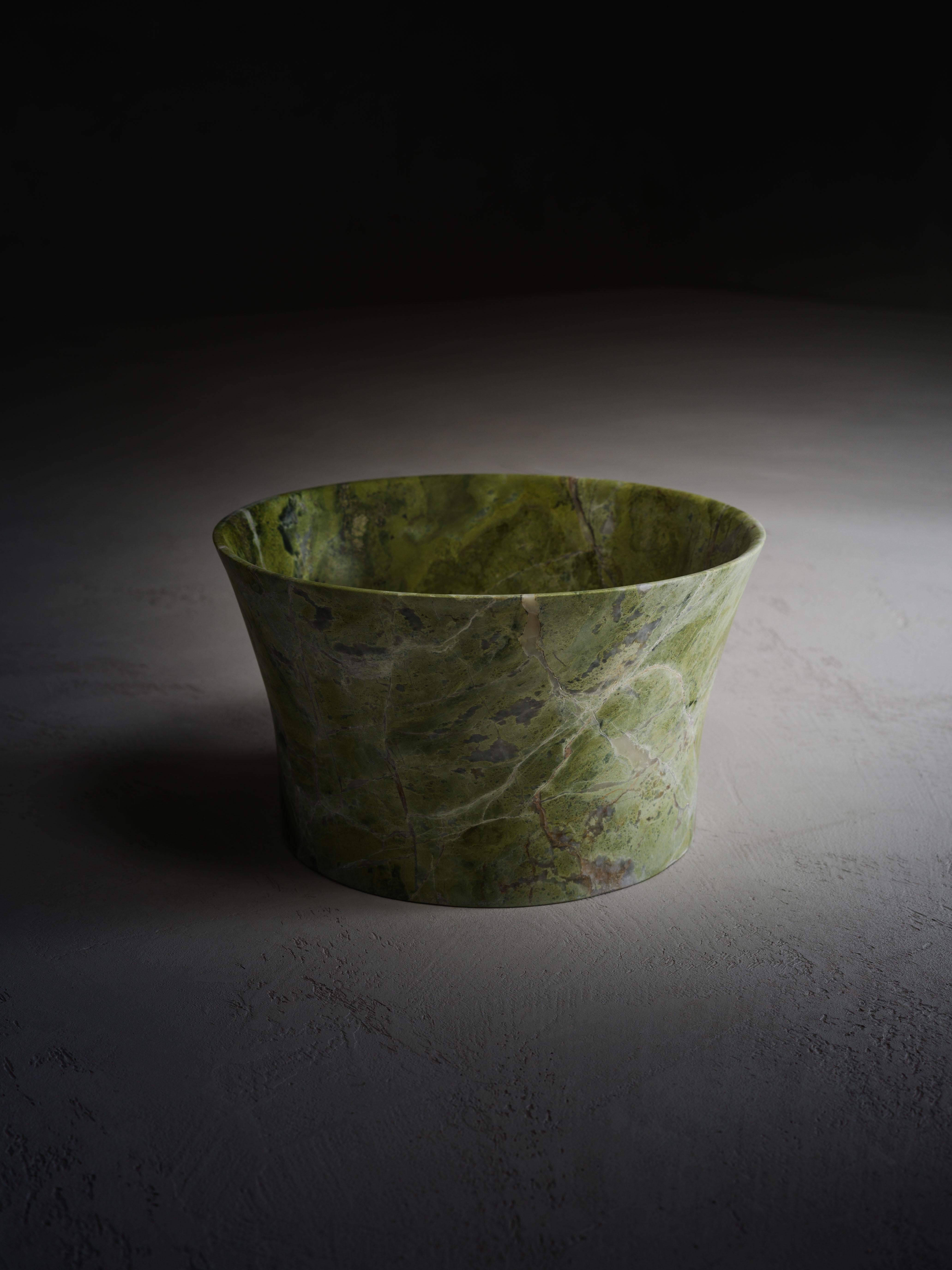 Vaso Princess S di Kreoo 
Disegnato da Christophe Pillet
Dimensioni: Ø 33 x H. 19 cm.
Materiali: Marmo Artik Green.

Disponibile in diverse opzioni di marmo e travertino. Disponibile in tre diverse dimensioni. Contattateci.

La gamma di accessori in