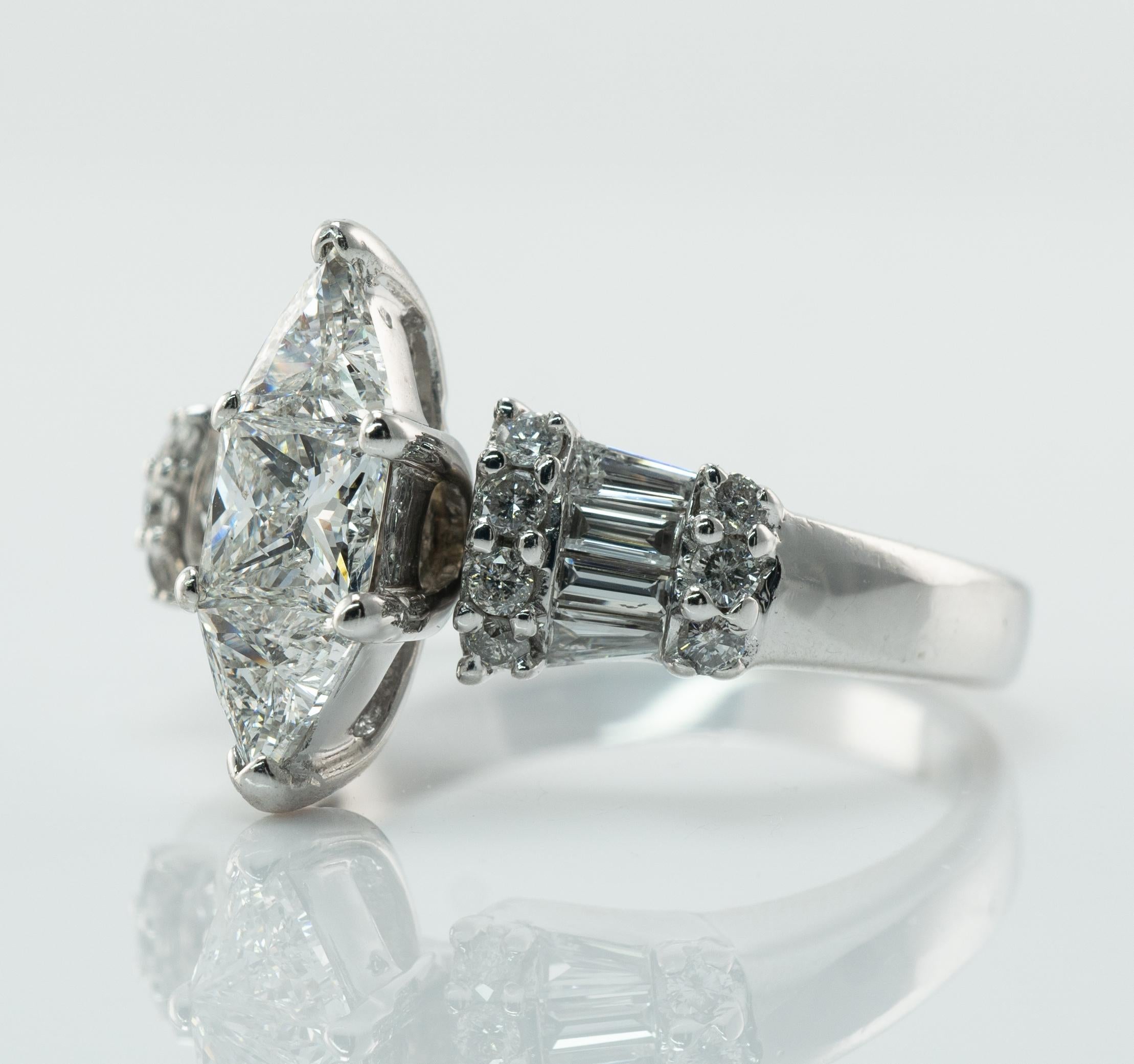 Diamant Princesse Trillion  Bague de fiançailles en or blanc 14 carats 1,95 TDW Pour femmes en vente