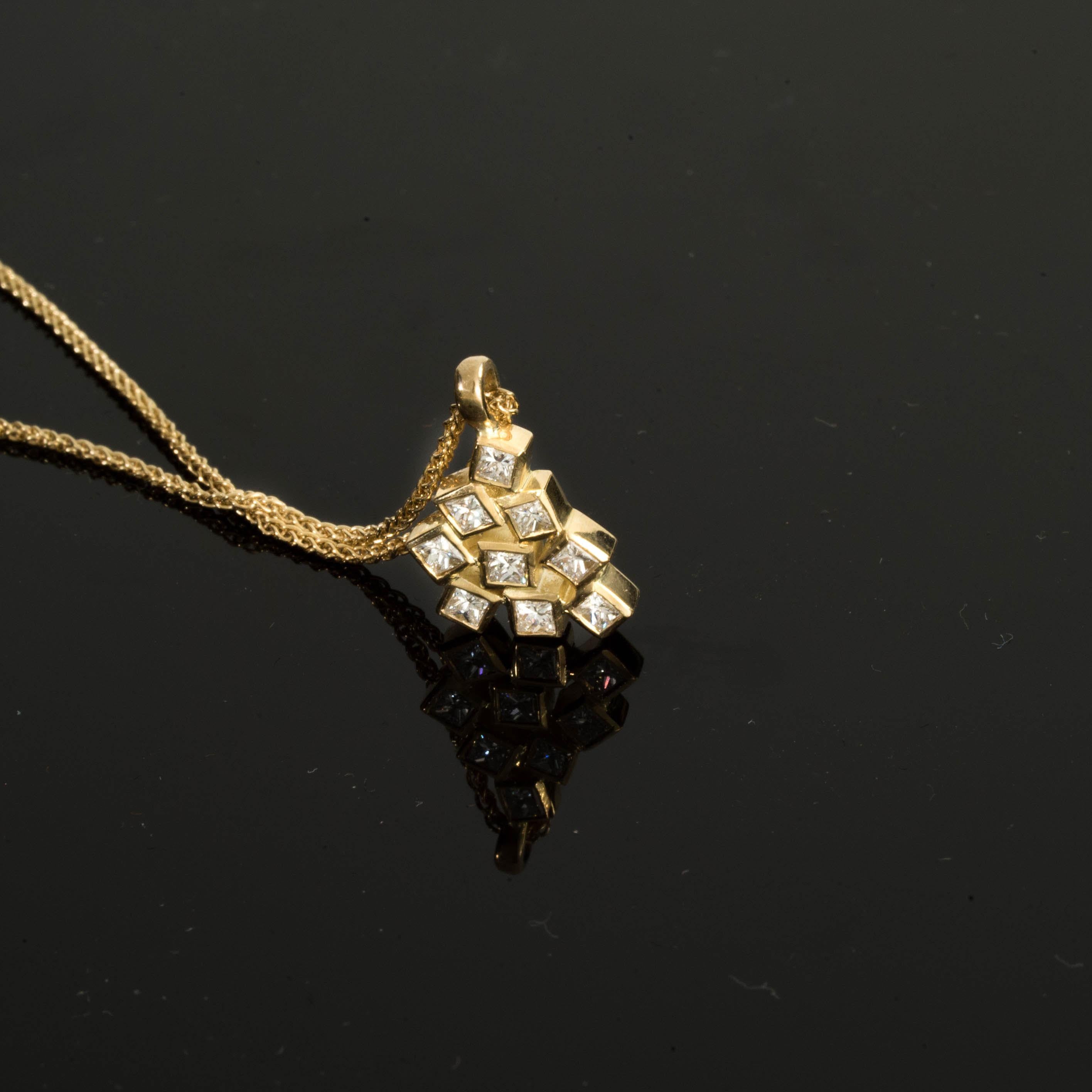 Contemporary Princess VS Diamonds, 18 Karat Gold Pendant Geometric Pendant for Women 18 Karat For Sale