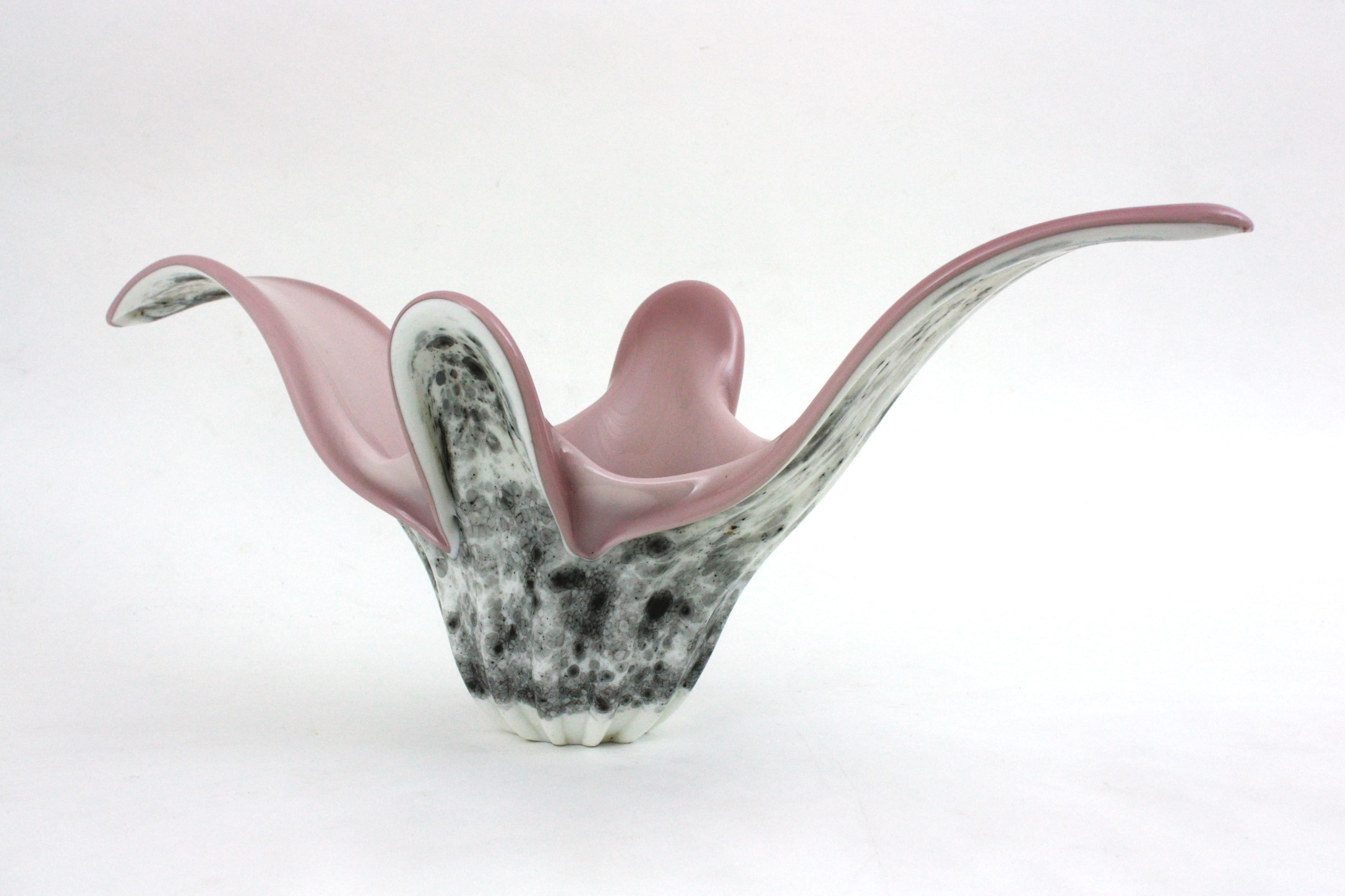Centro de mesa animal print en vidrio opalino morado, blanco y gris, Italia Años 60 en venta 2