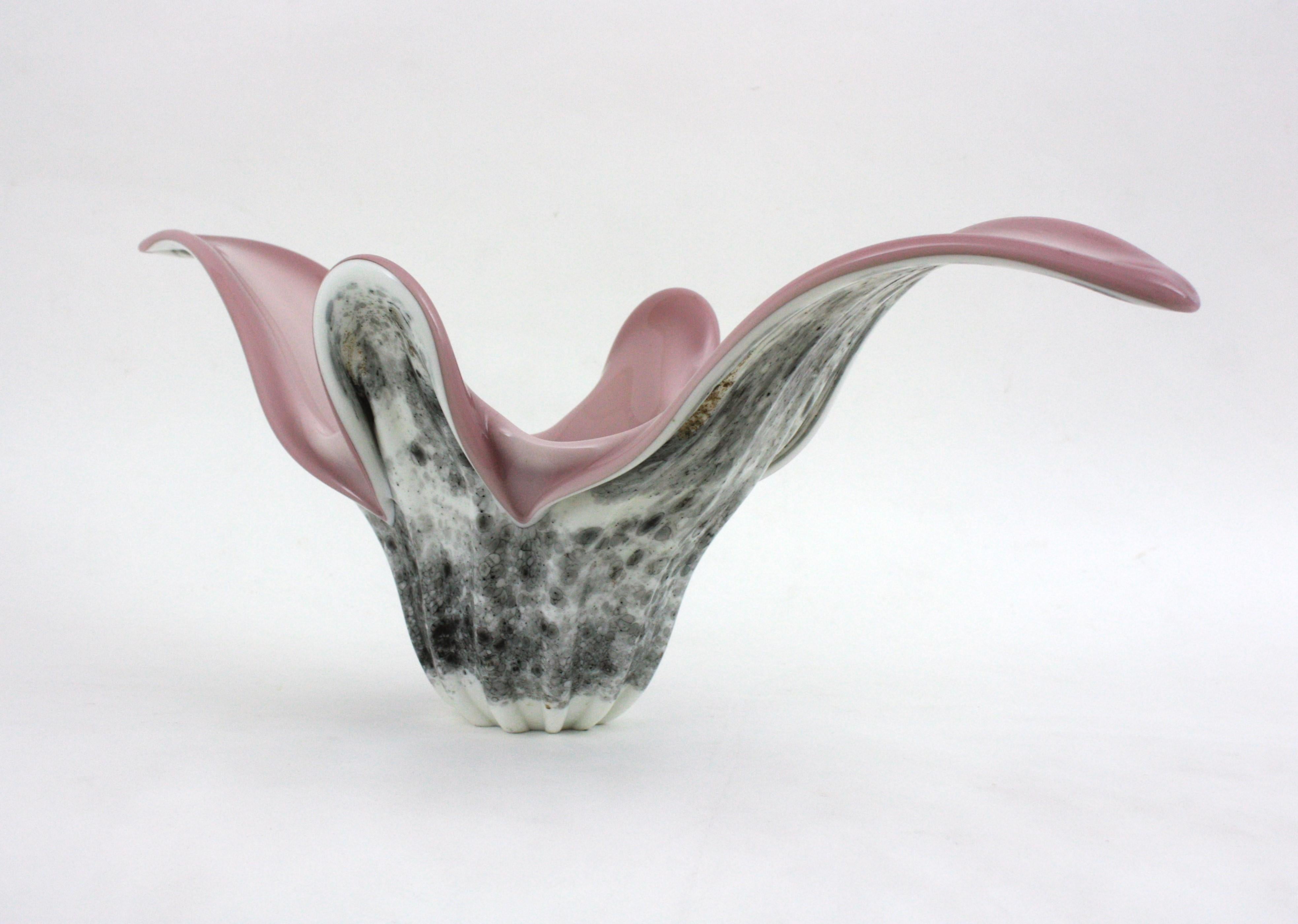 Centro de mesa animal print en vidrio opalino morado, blanco y gris, Italia Años 60 en venta 3