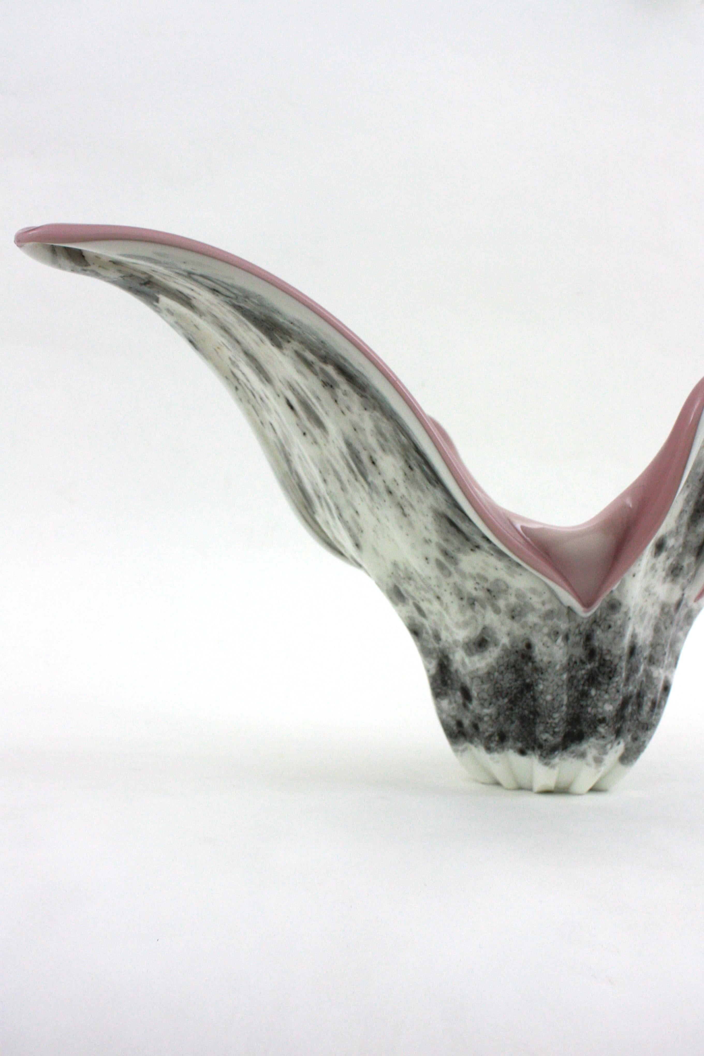 Centro de mesa animal print en vidrio opalino morado, blanco y gris, Italia Años 60 en venta 5