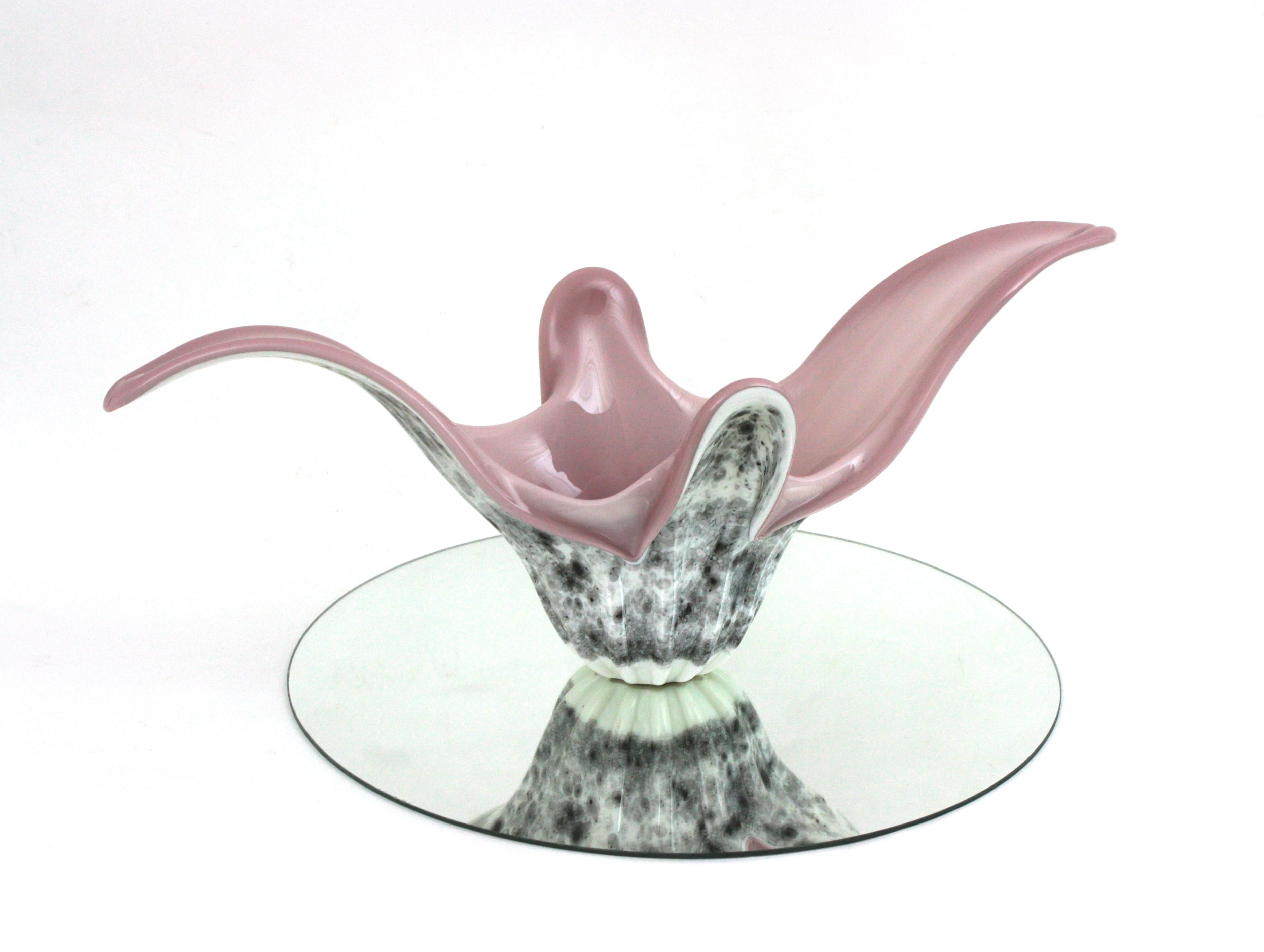 Centro de mesa animal print en vidrio opalino morado, blanco y gris, Italia Años 60 Italiano en venta