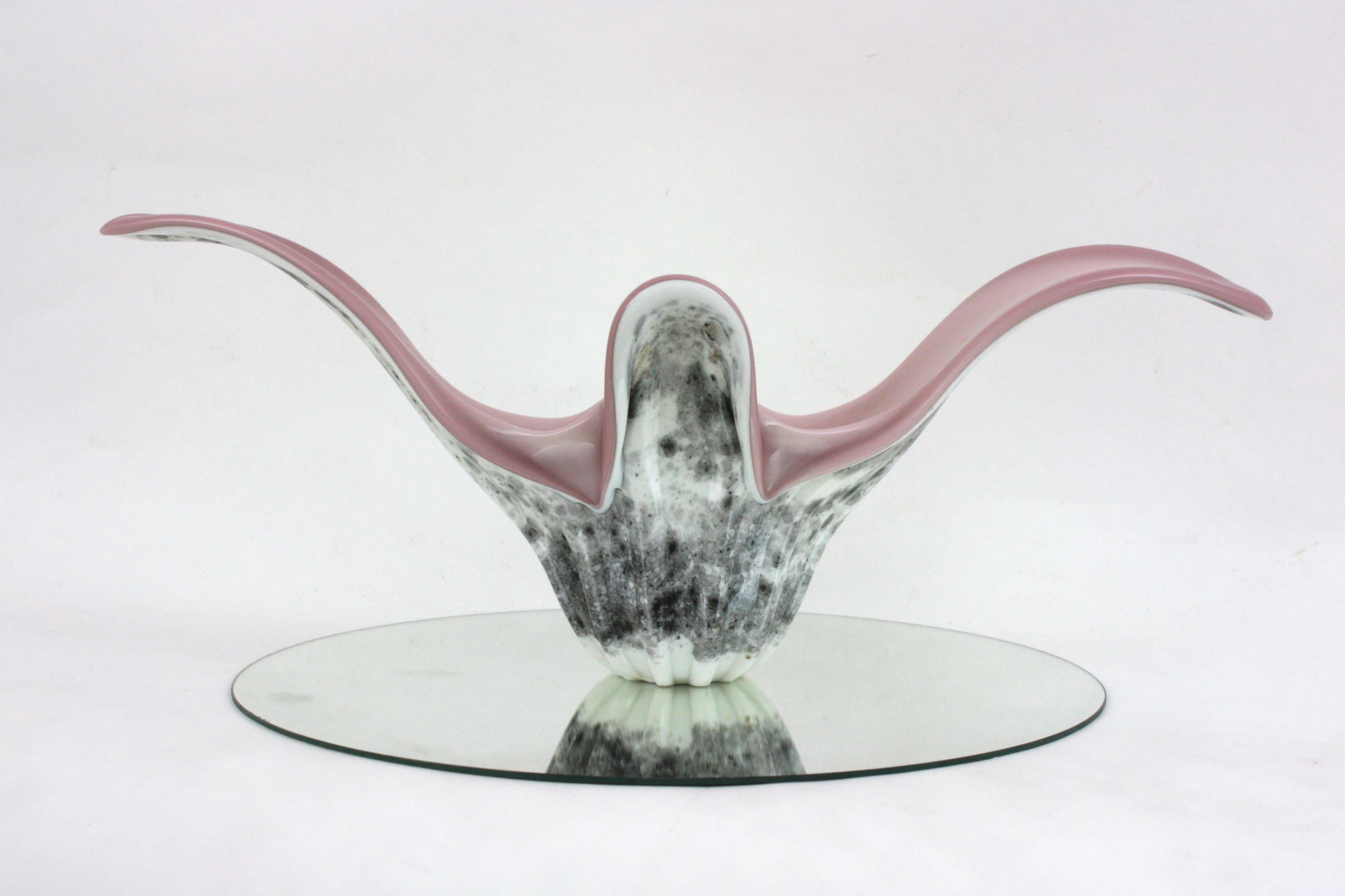 Centro de mesa animal print en vidrio opalino morado, blanco y gris, Italia Años 60 en Bueno estado para la venta en Barcelona, ES