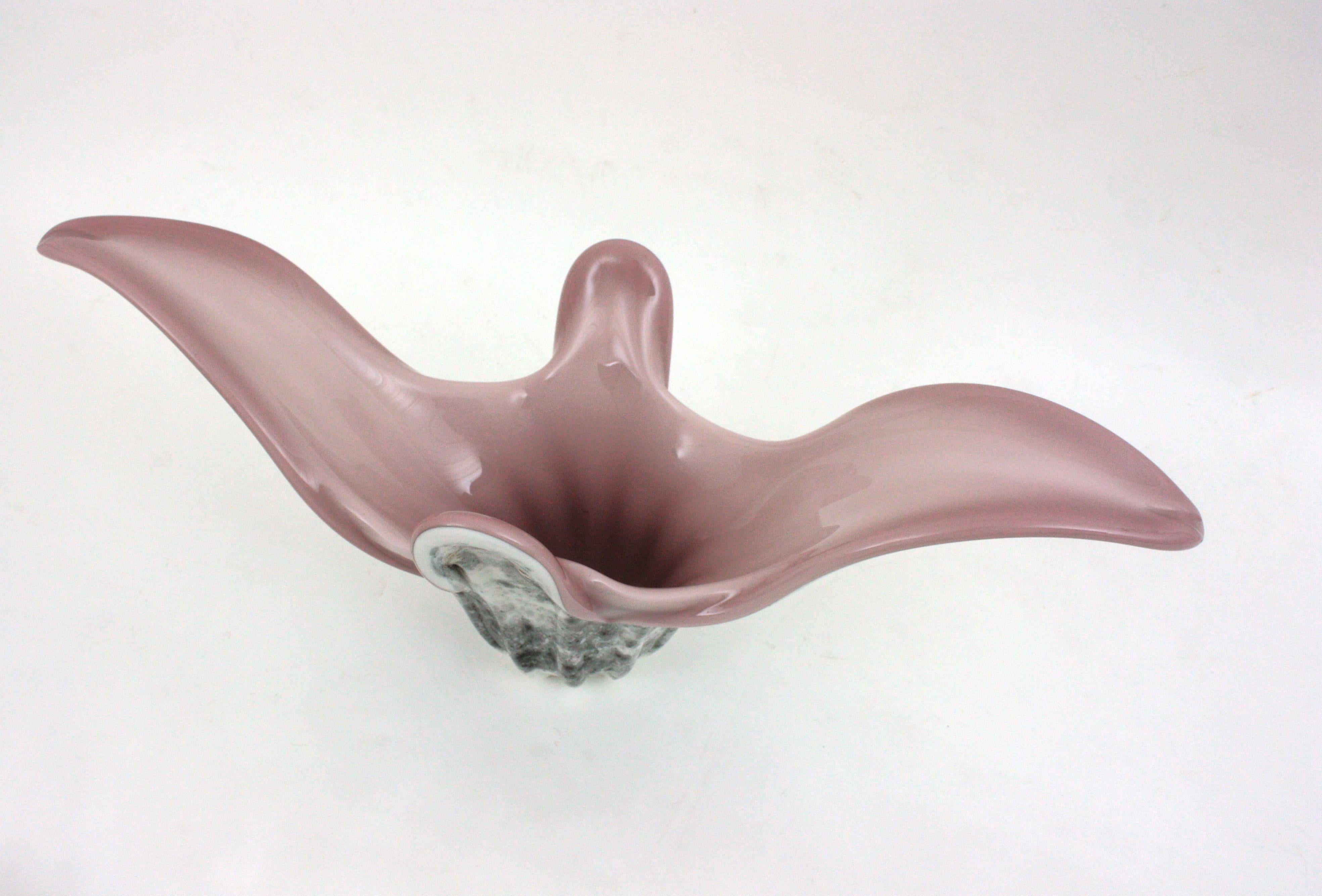 Centro de mesa animal print en vidrio opalino morado, blanco y gris, Italia Años 60 Vidrio en venta