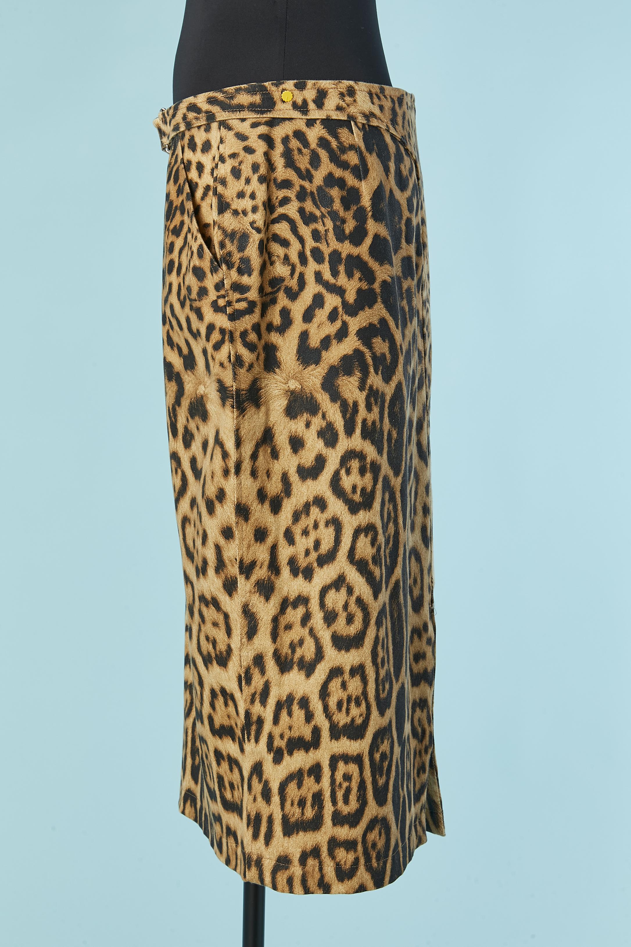 Printed and branded skirt with wrapped belt Roberto Cavalli In Excellent Condition For Sale In Saint-Ouen-Sur-Seine, FR